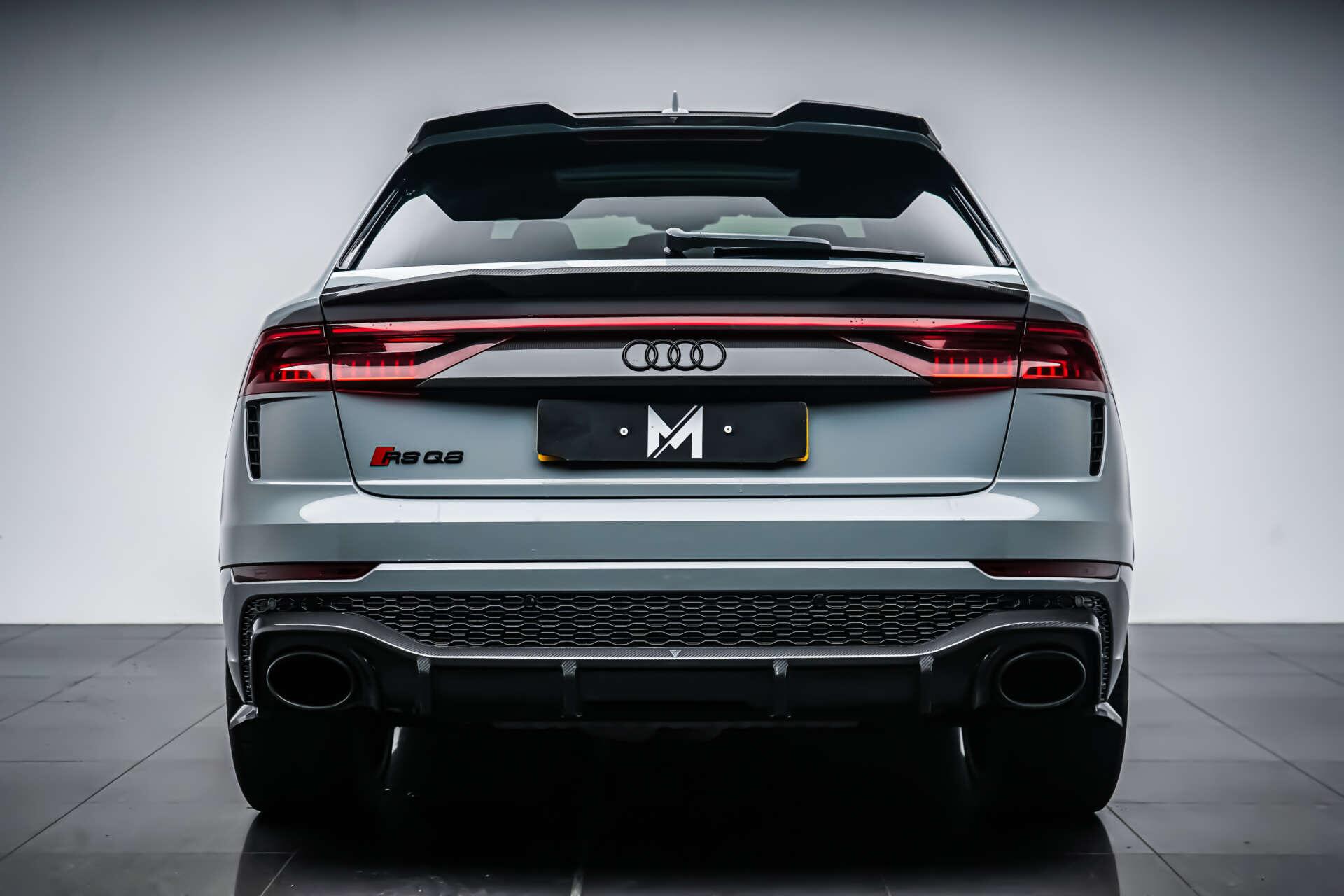 Audi RS Q8 view 4
