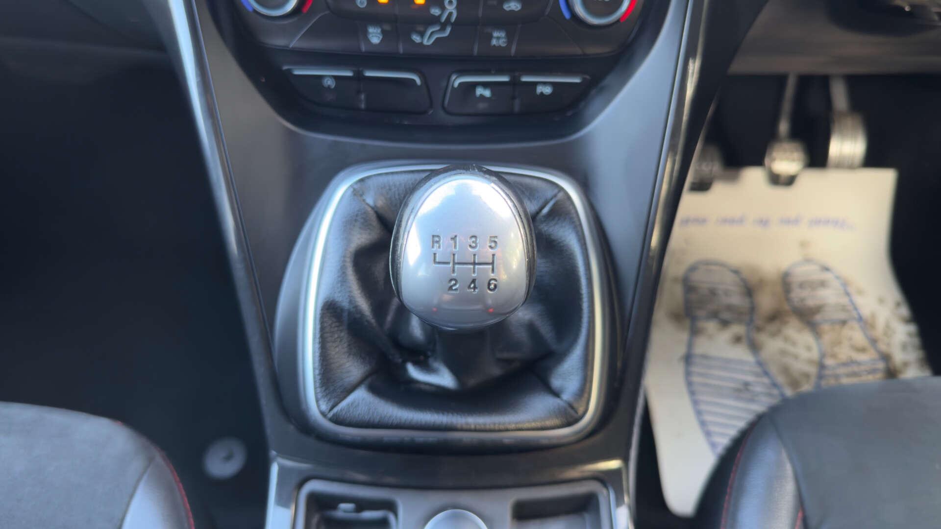 Ford Kuga view 35