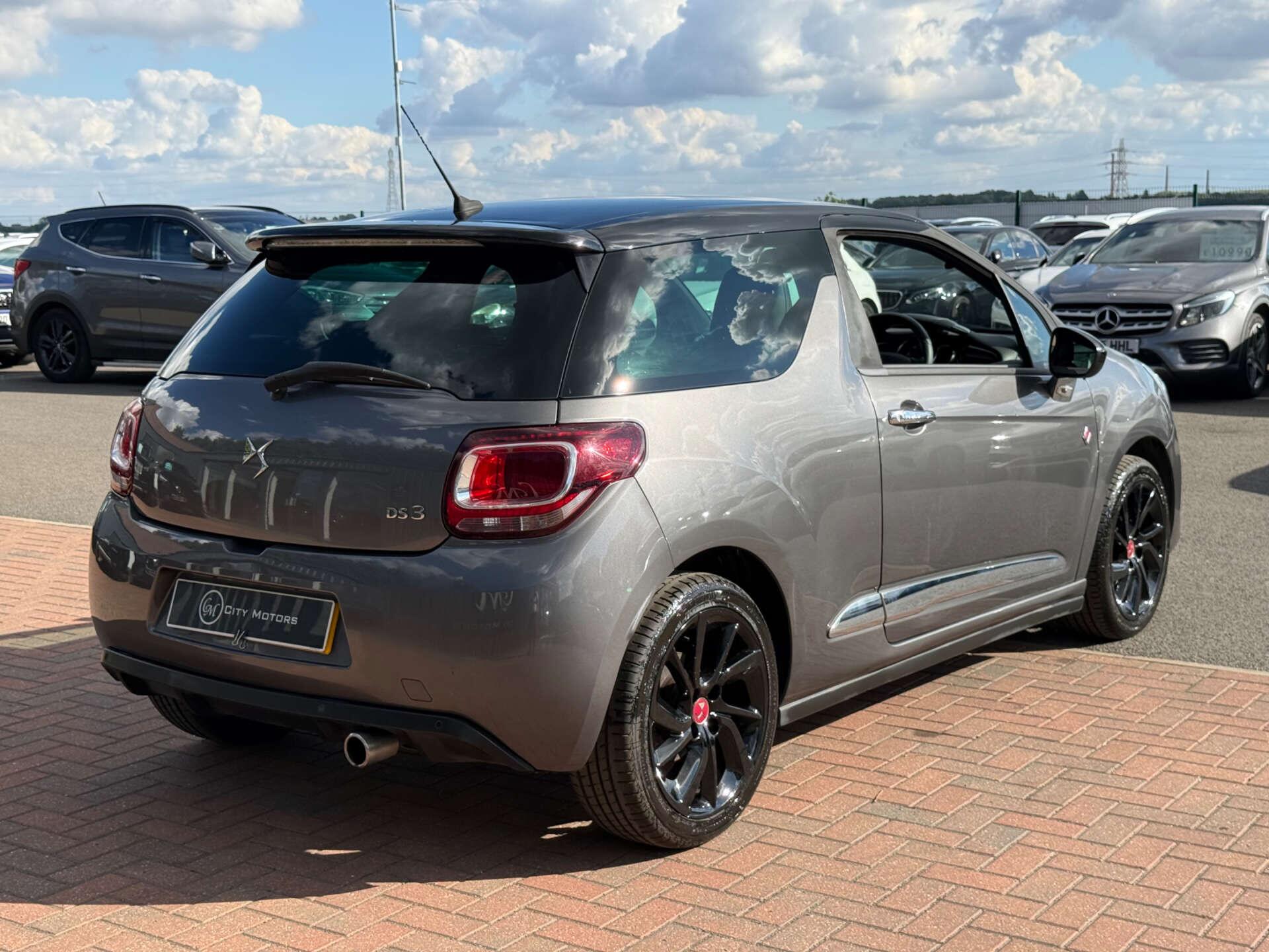 DS Automobiles DS 3 view 21