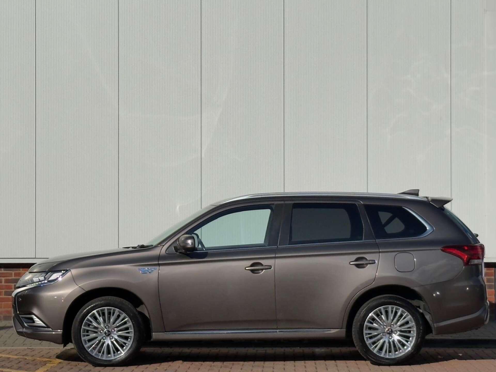 Mitsubishi Outlander view 8