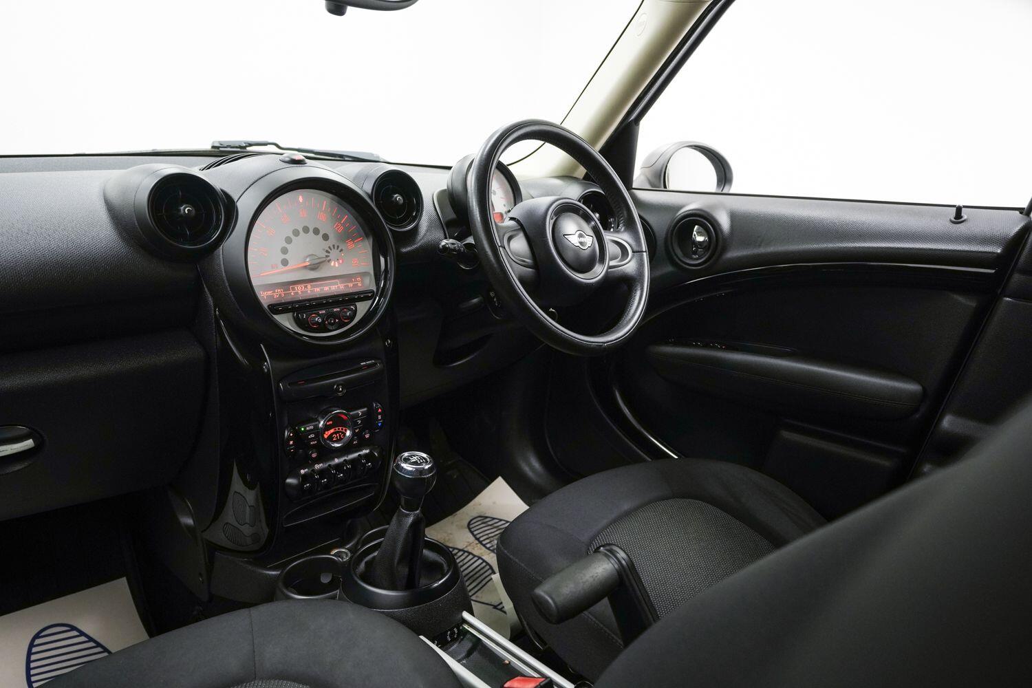 MINI Countryman view 16