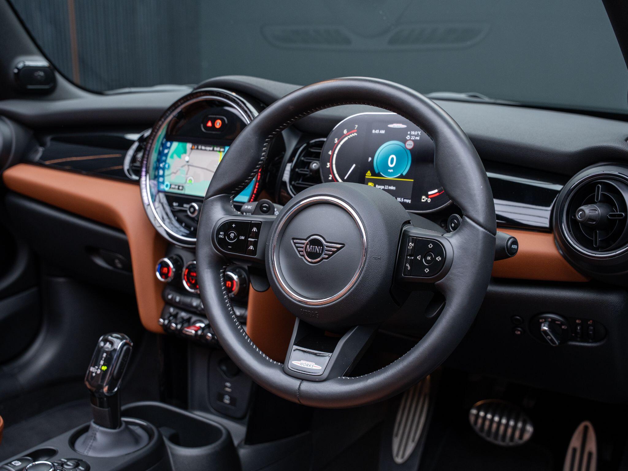 Mini Convertible view 4