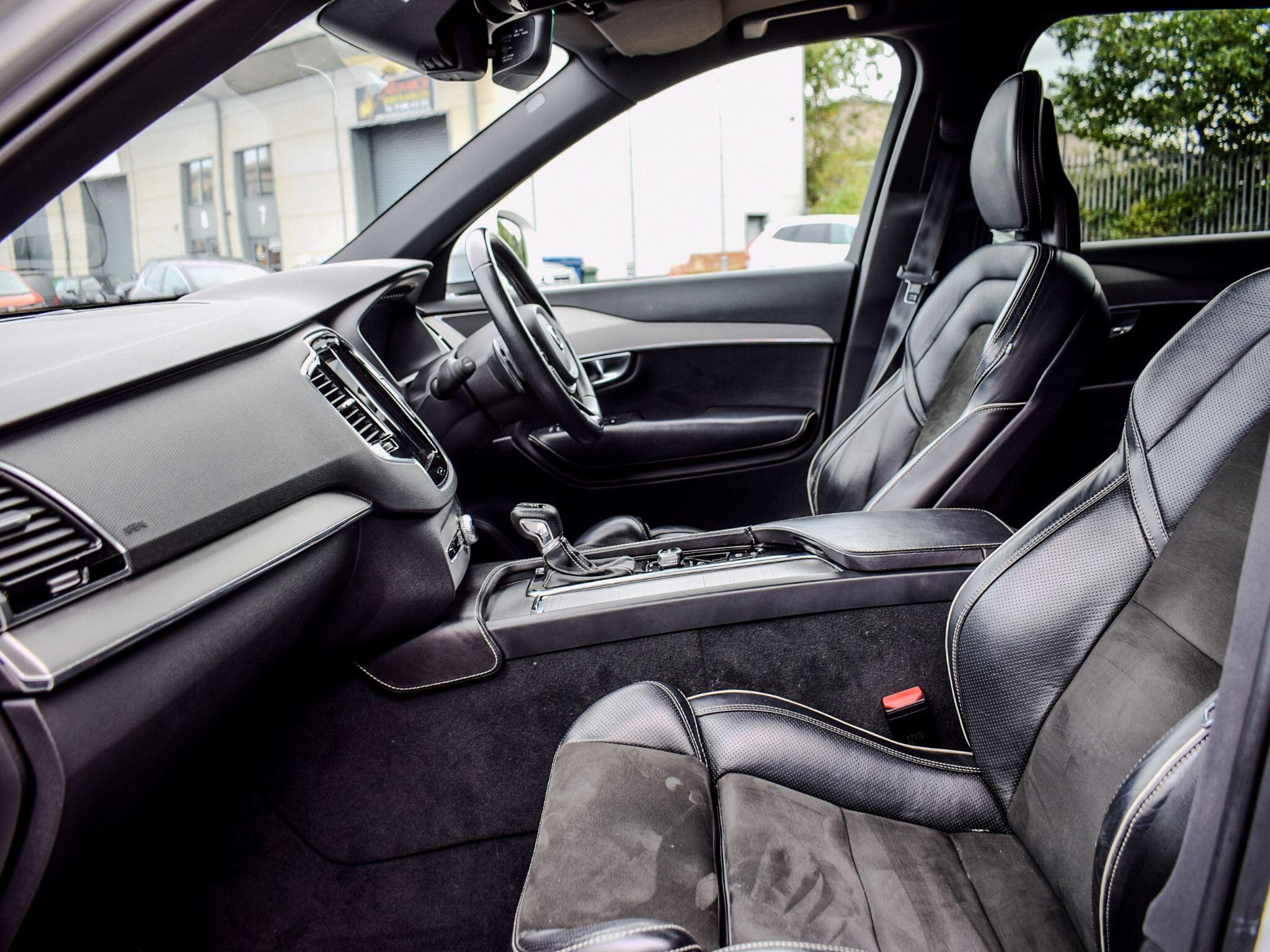 Volvo XC90 view 13