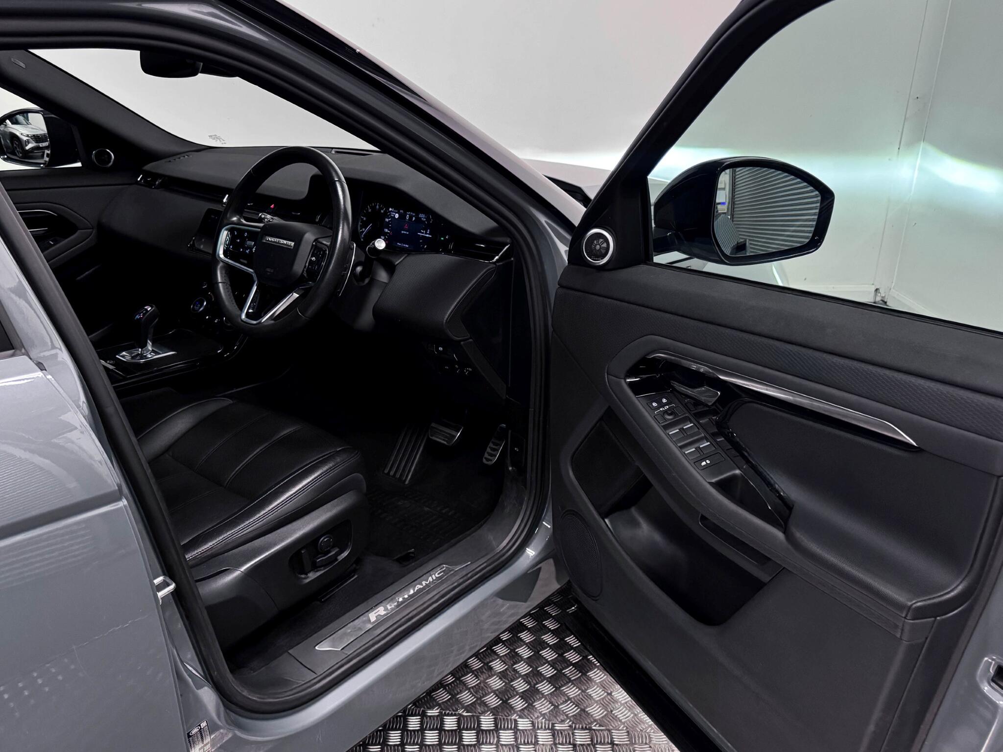 Land Rover Range Rover Evoque view 18