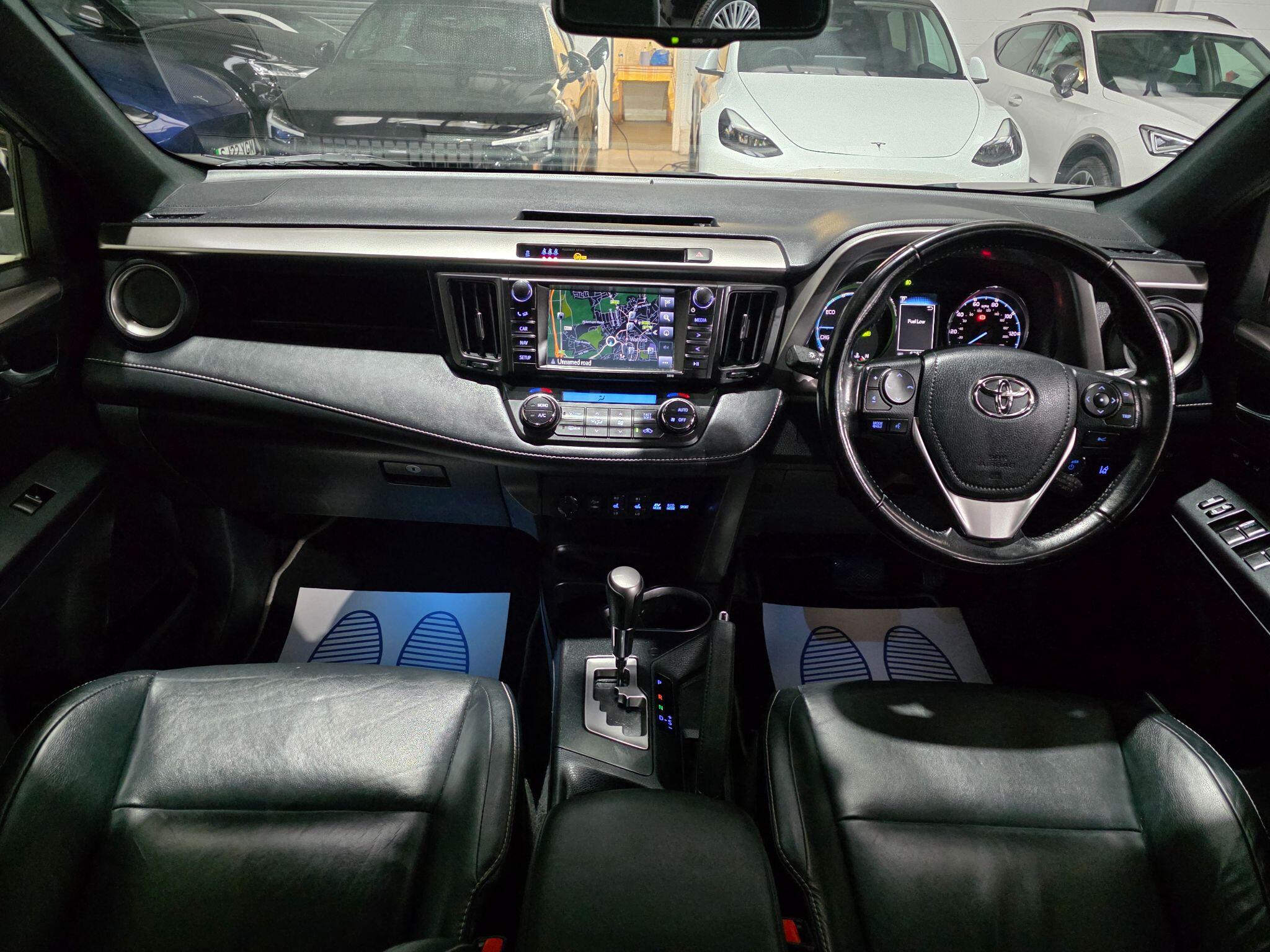 Toyota Rav4 view 5