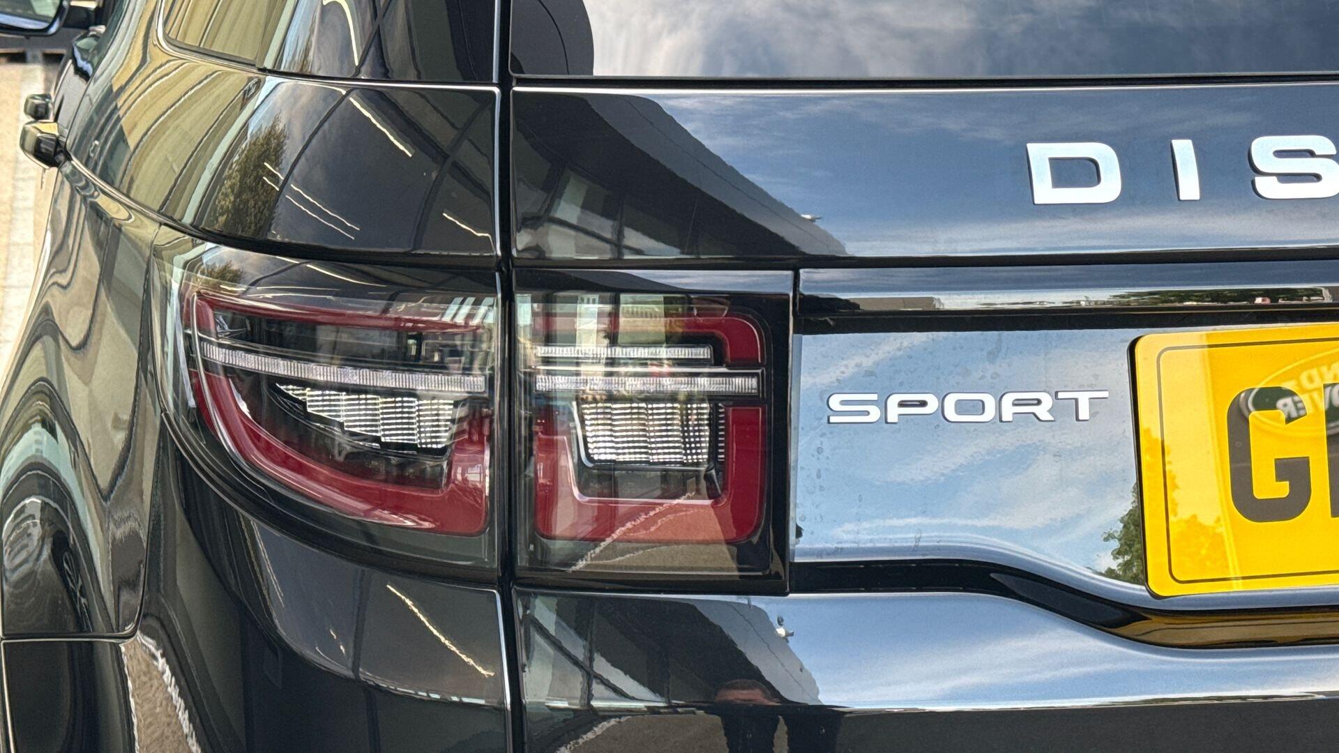 Land Rover Discovery Sport view 20
