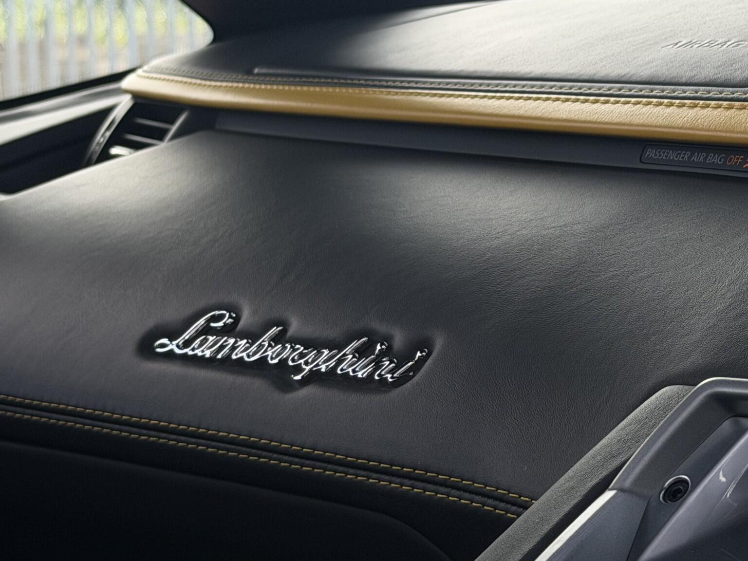 Lamborghini Aventador view 71