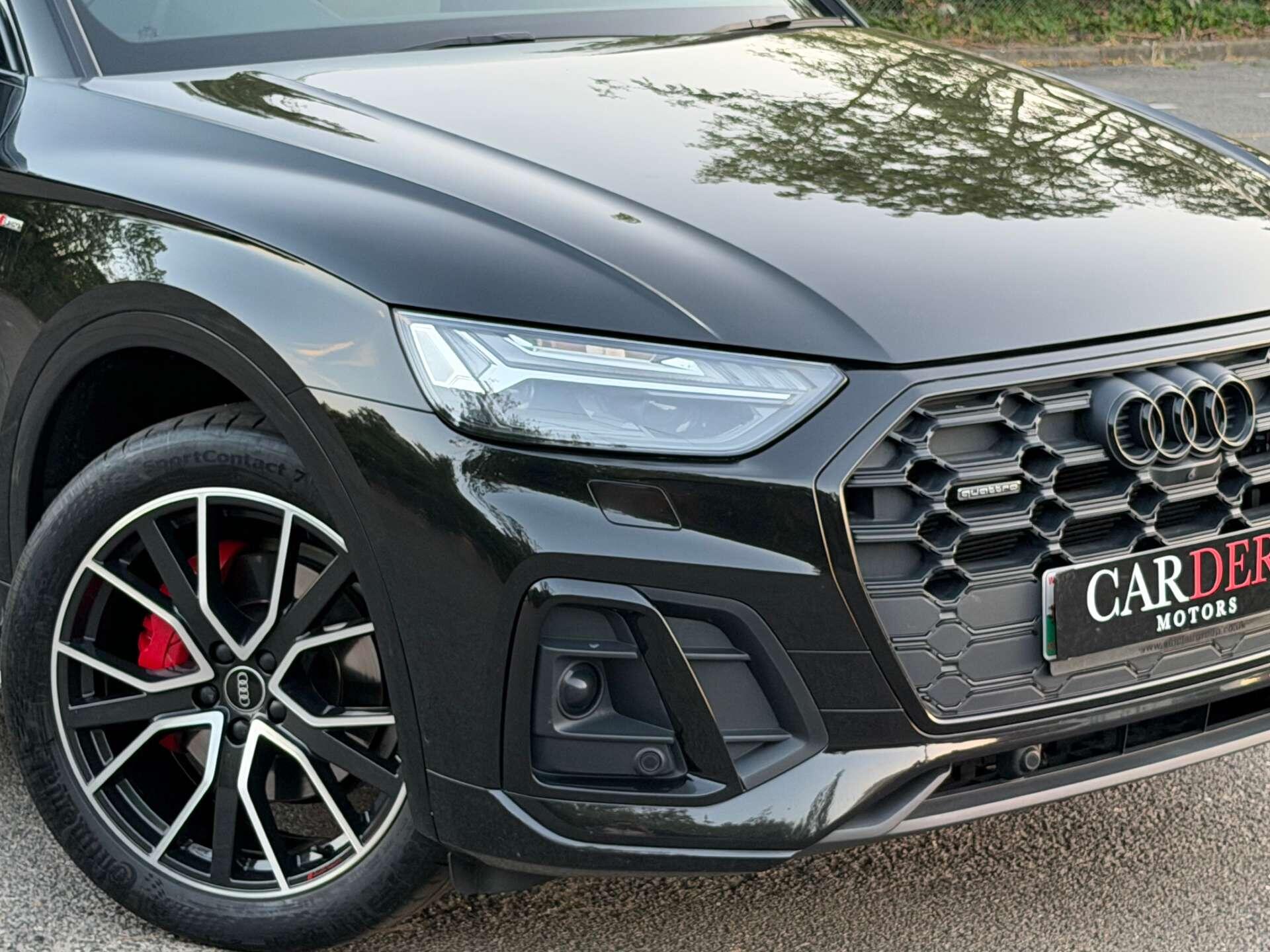 Audi Q5 view 8