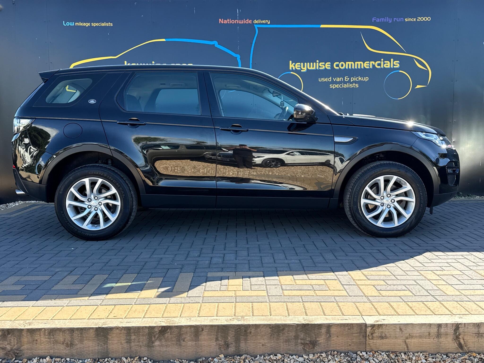 Land Rover Discovery Sport view 7