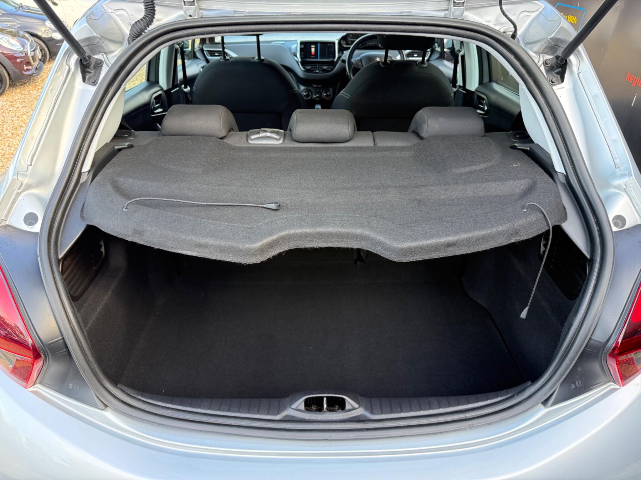 Peugeot 208 view 26