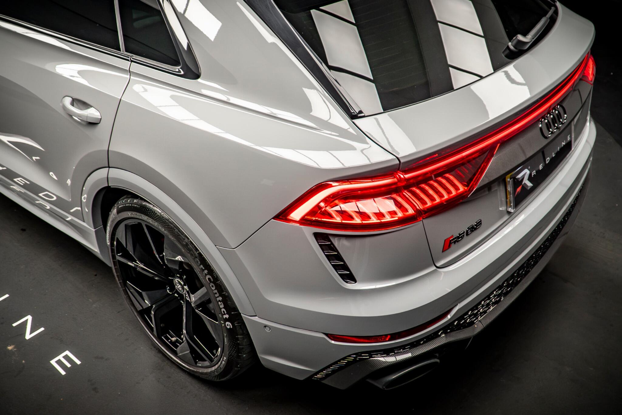 Audi RS Q8 view 18