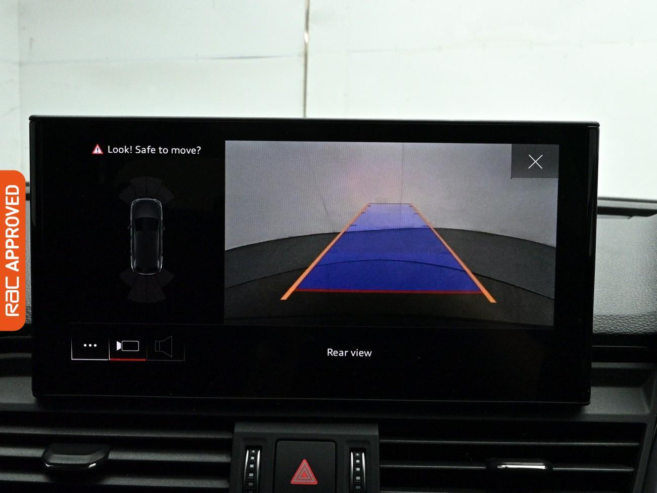Audi Q5 view 3