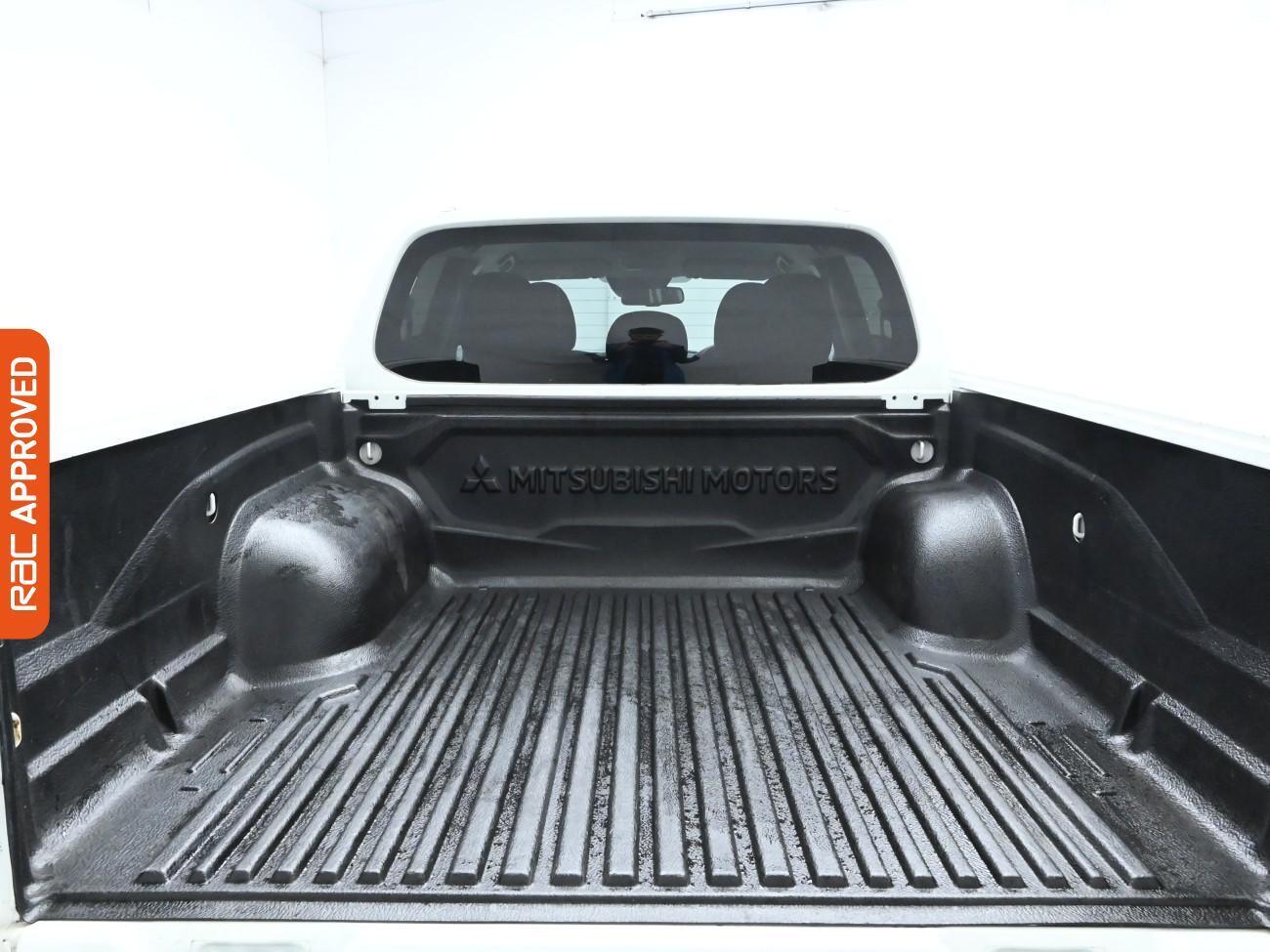 Mitsubishi L200 view 11