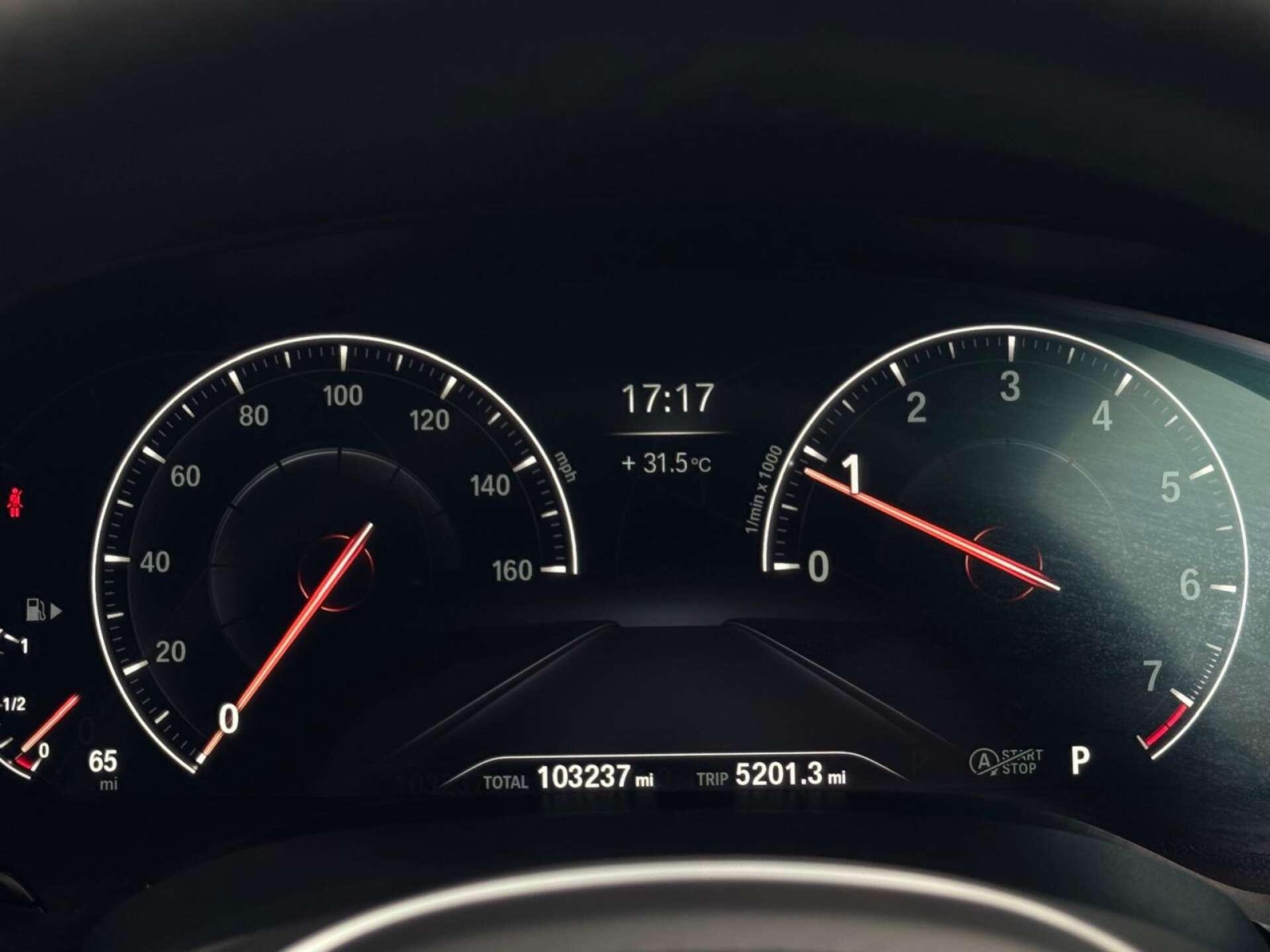 BMW 5 Series view 14