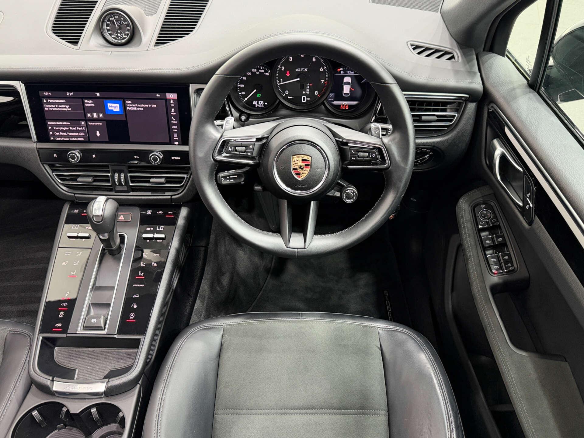 Porsche Macan view 21