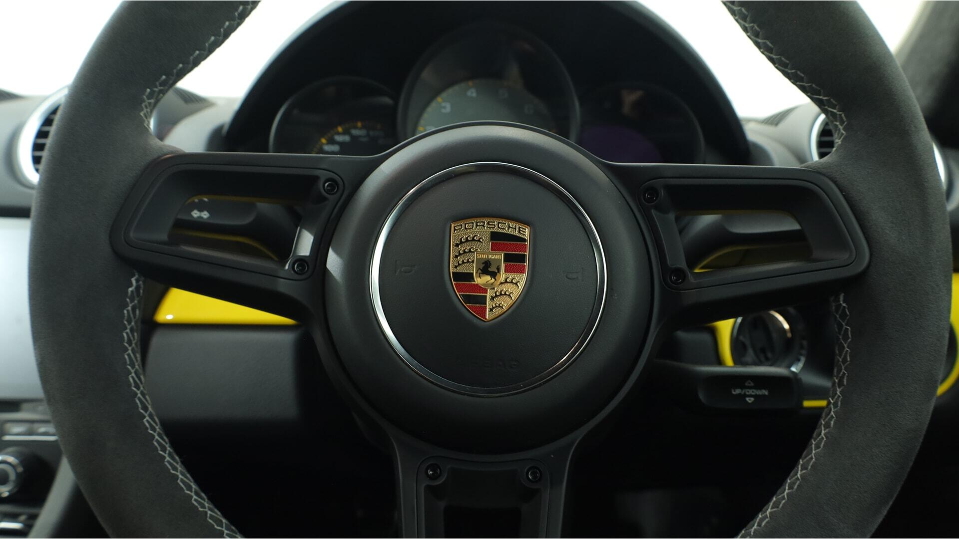 Porsche Cayman view 10