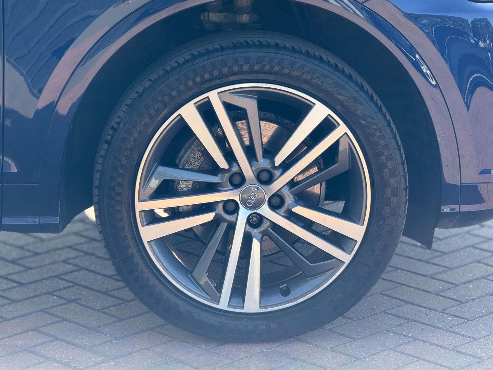 Audi Q5 view 16