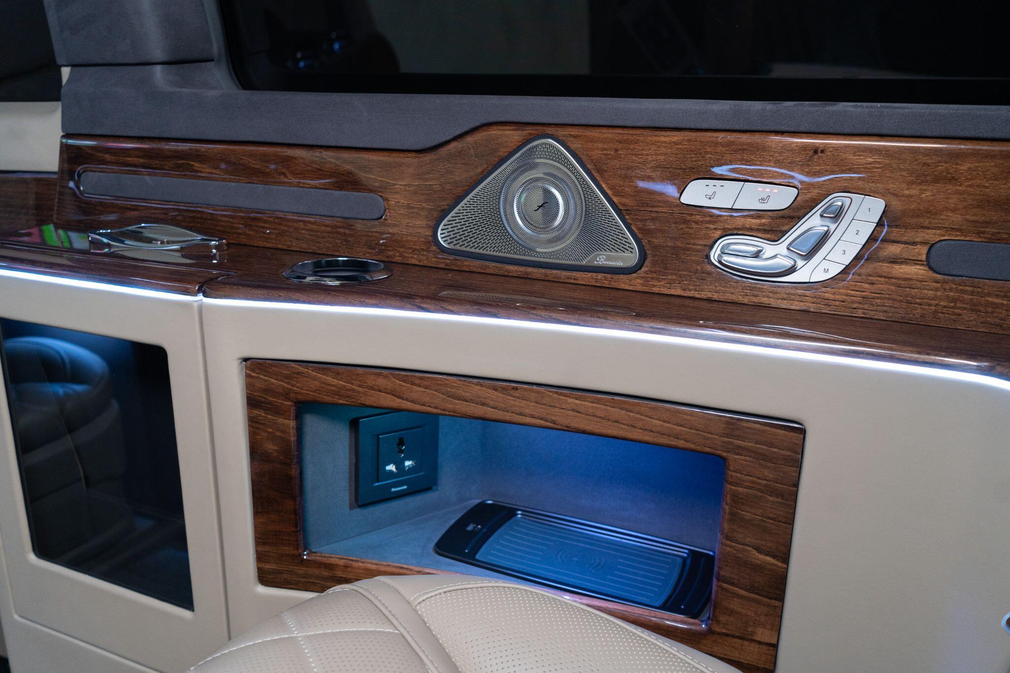 Mercedes-Benz V-Class view 19
