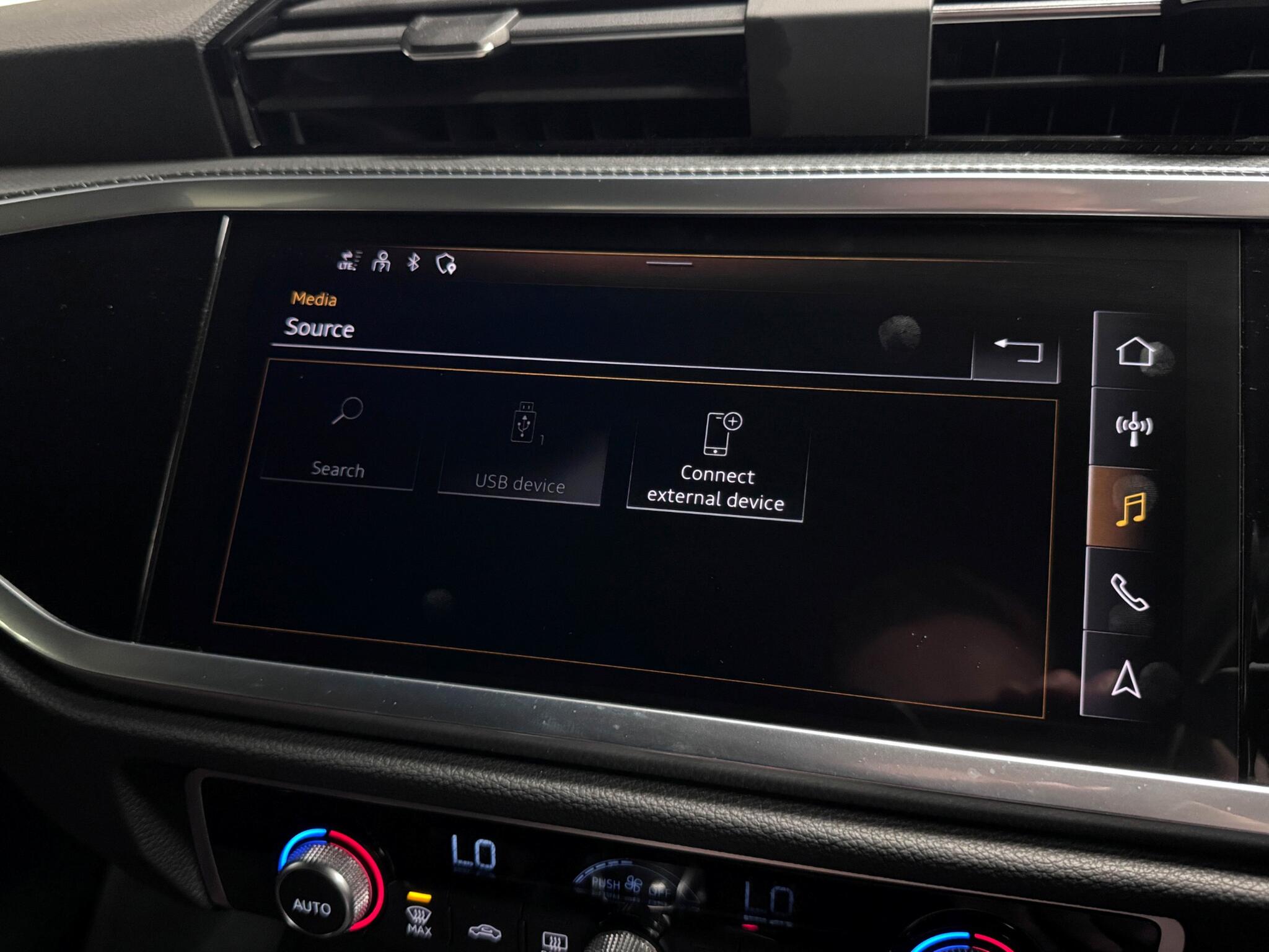 Audi Q3 view 41
