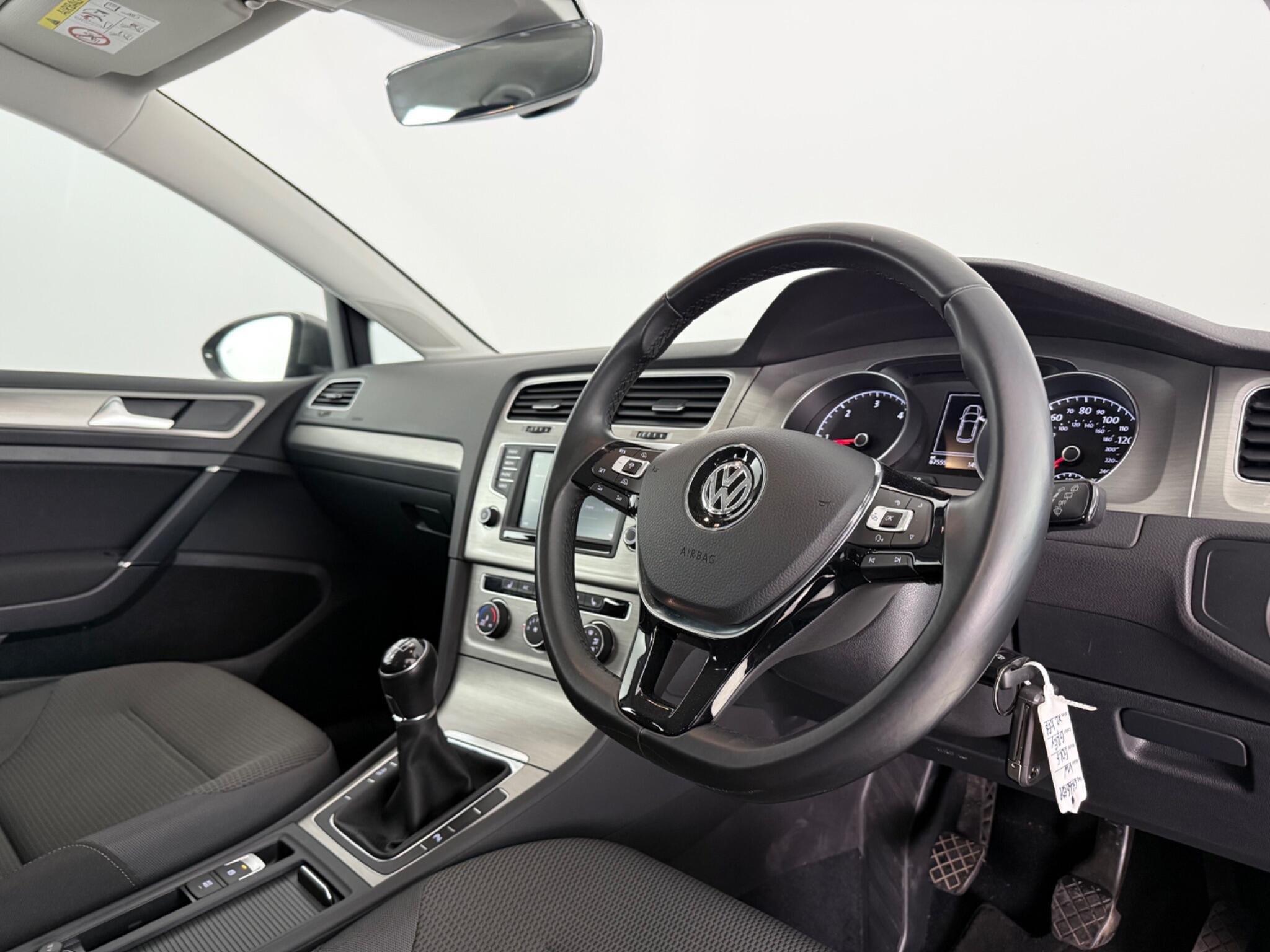 Volkswagen Golf view 3