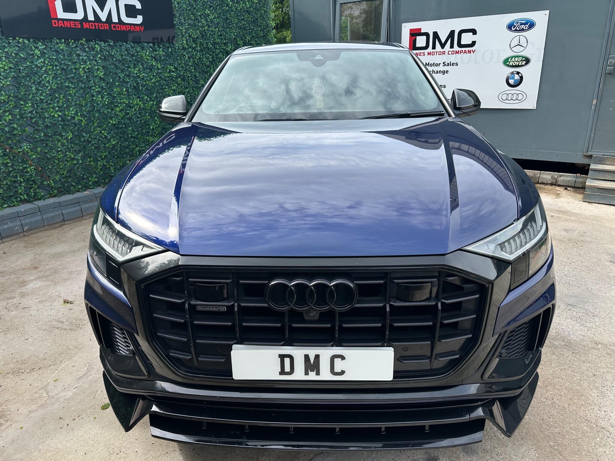 Audi Q8 view 59