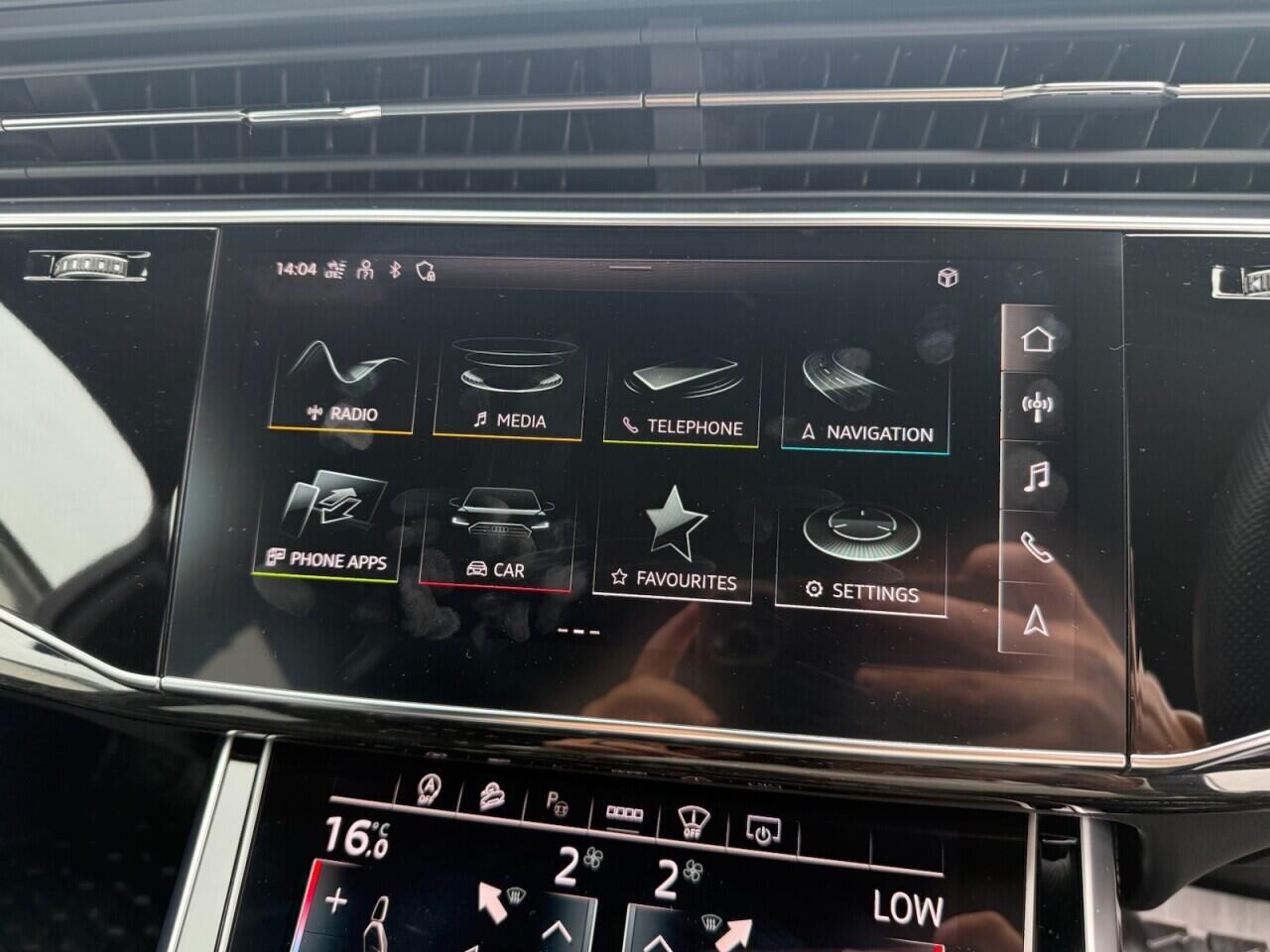 Audi SQ7 view 25