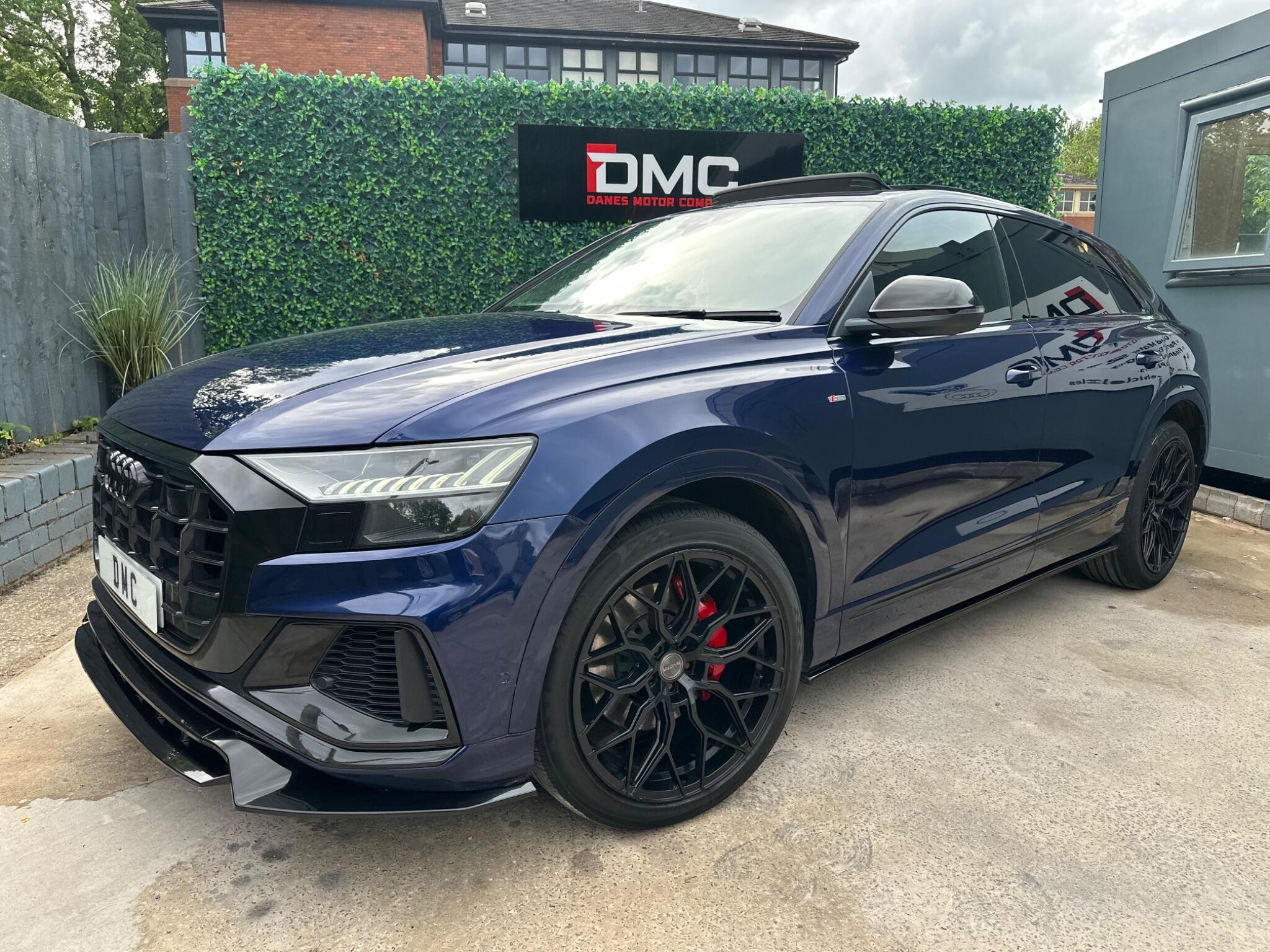Audi Q8 view 6