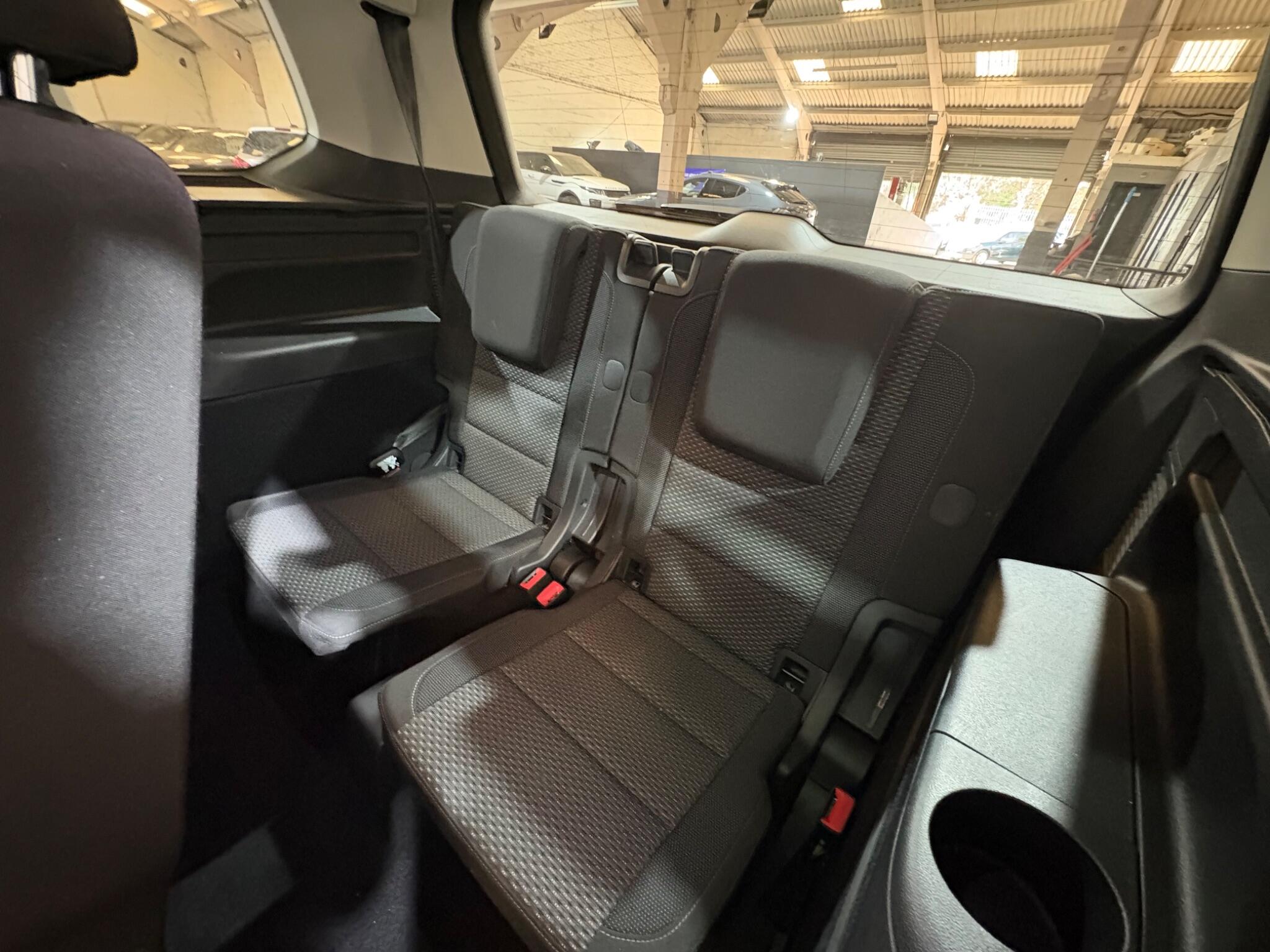 Volkswagen Touran view 56