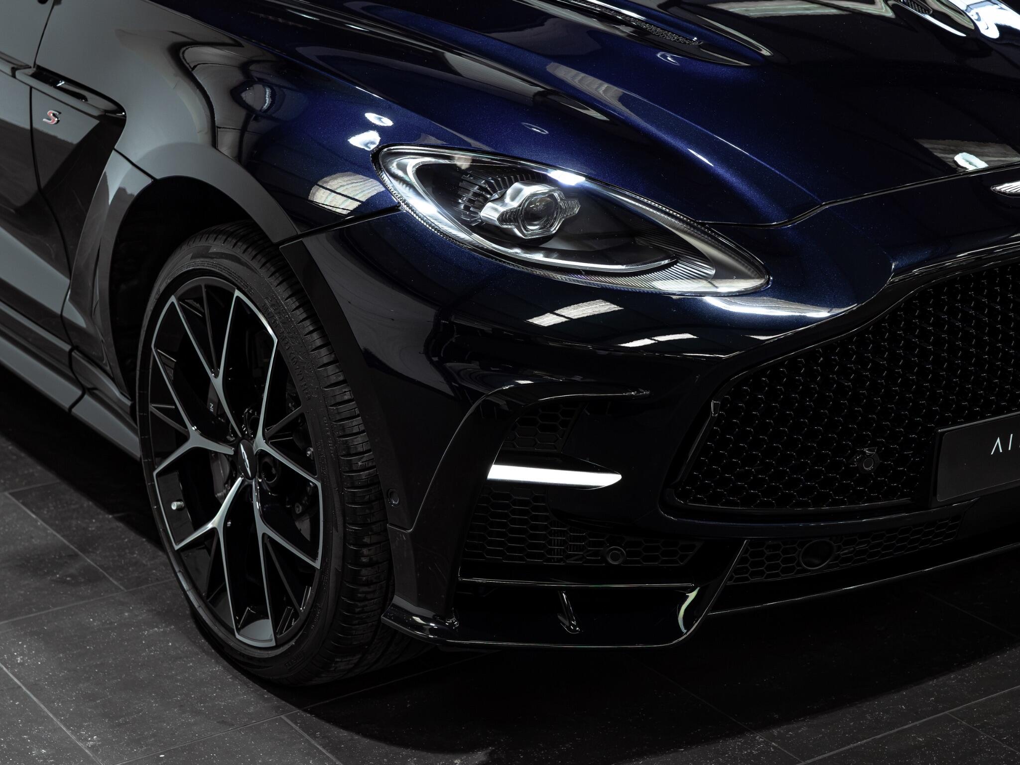 Aston Martin DBX view 14