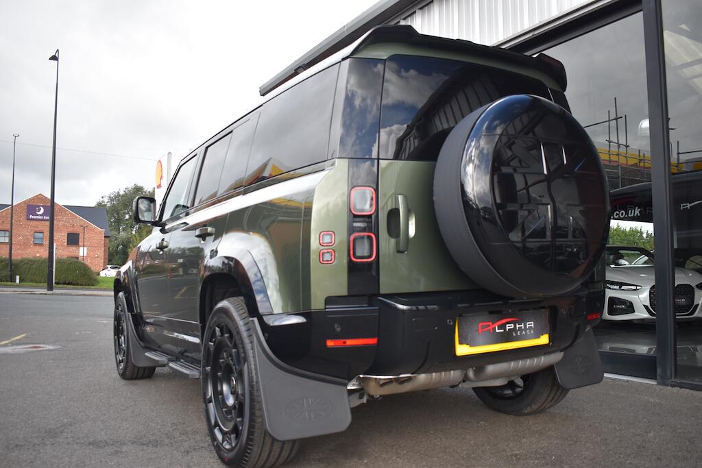 Land Rover Defender 110 view 36