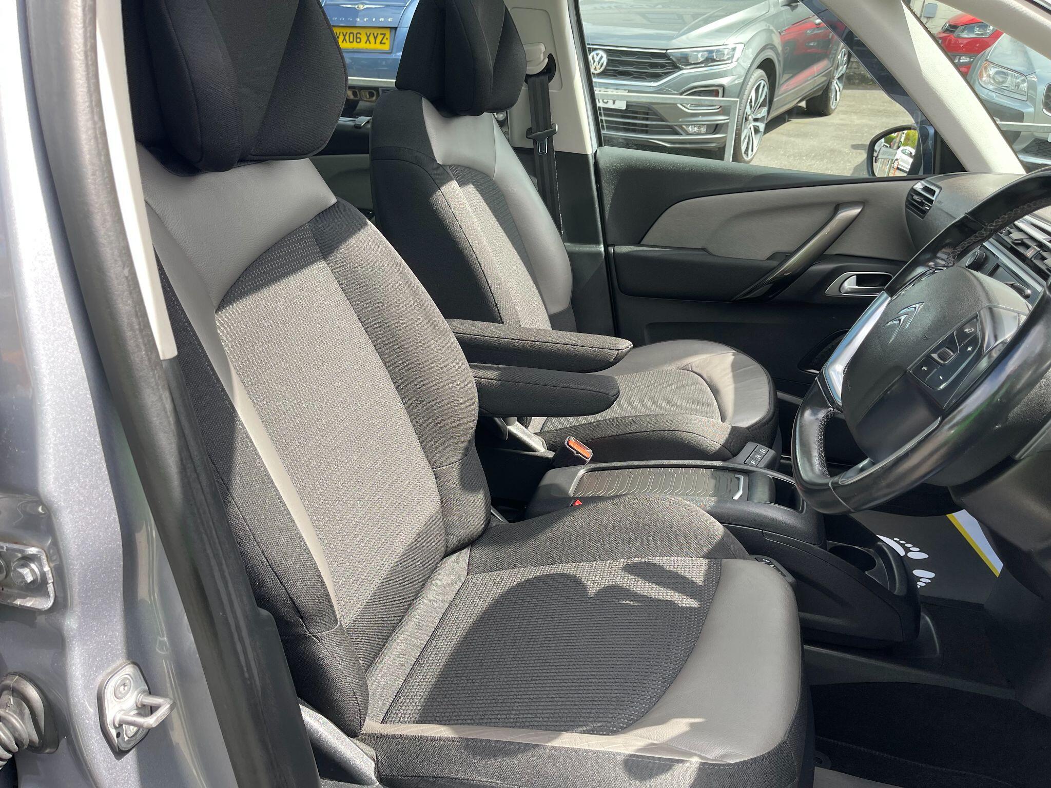 Citroen Grand C4 Spacetourer view 37