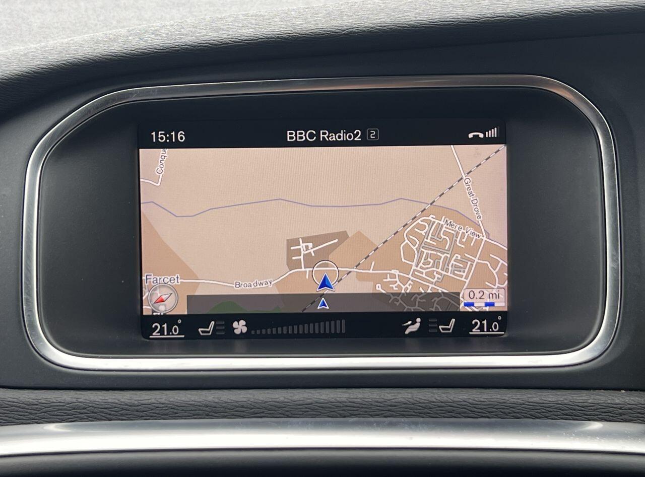 Volvo V40 Cross Country view 36