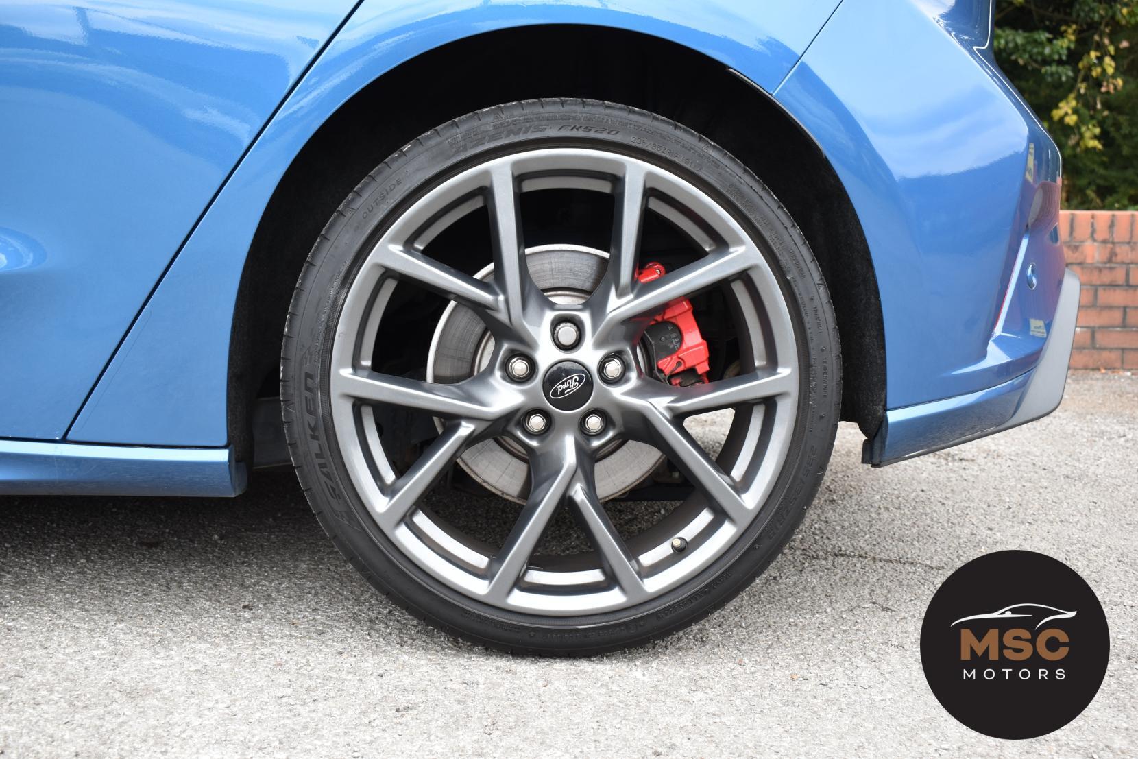 Ford Focus view 28