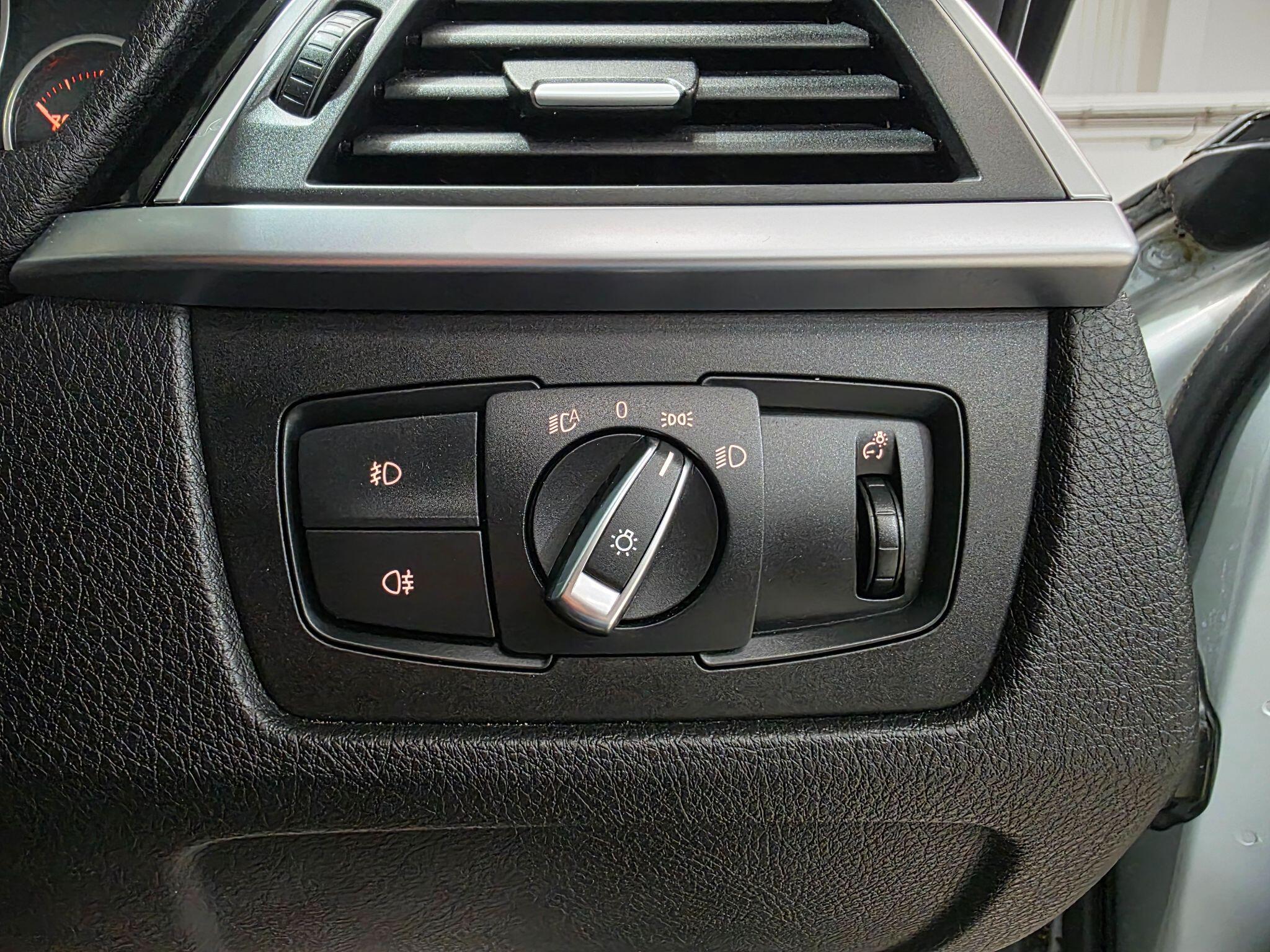 BMW 3 Series view 14