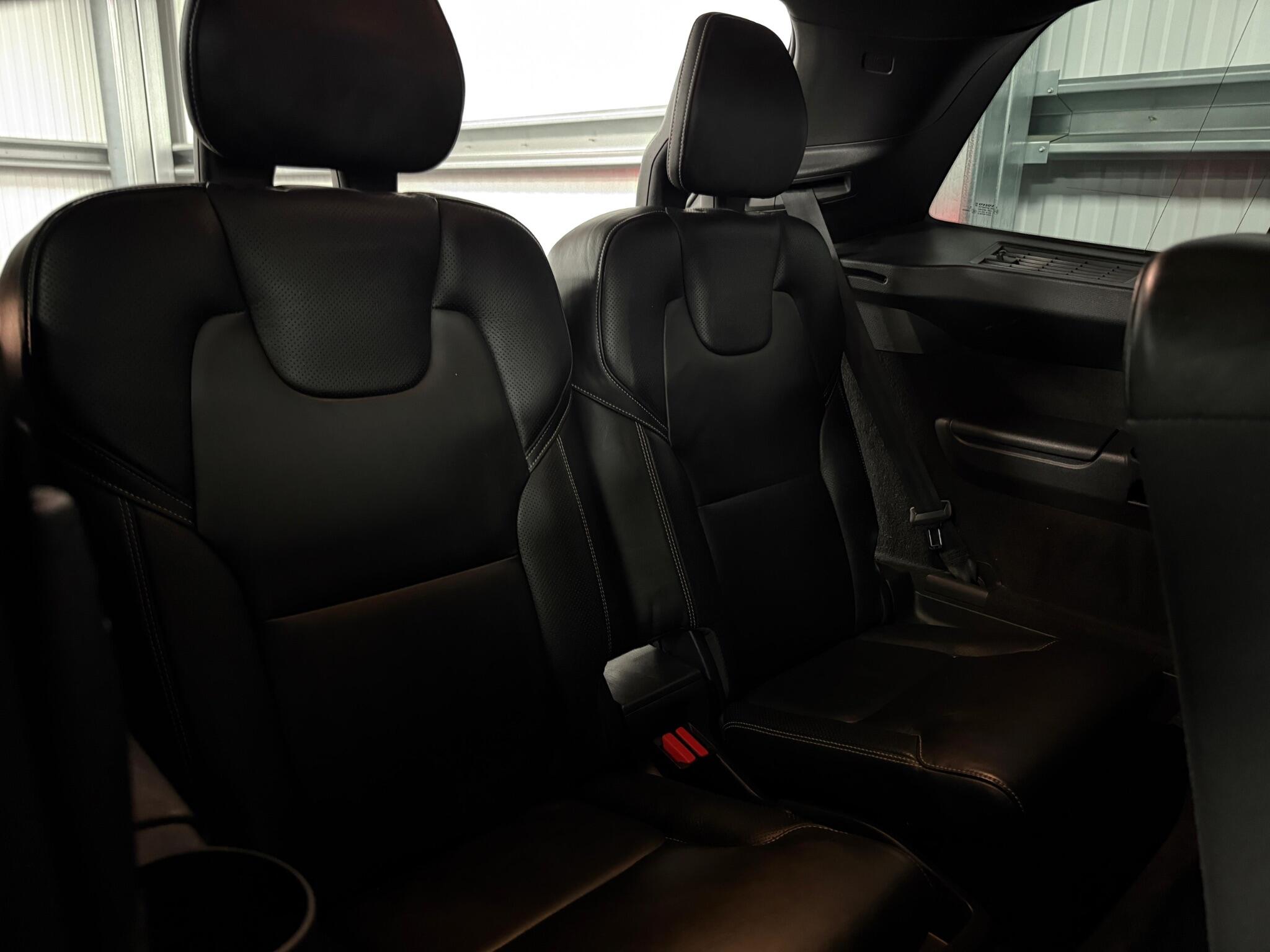 Volvo XC90 view 19