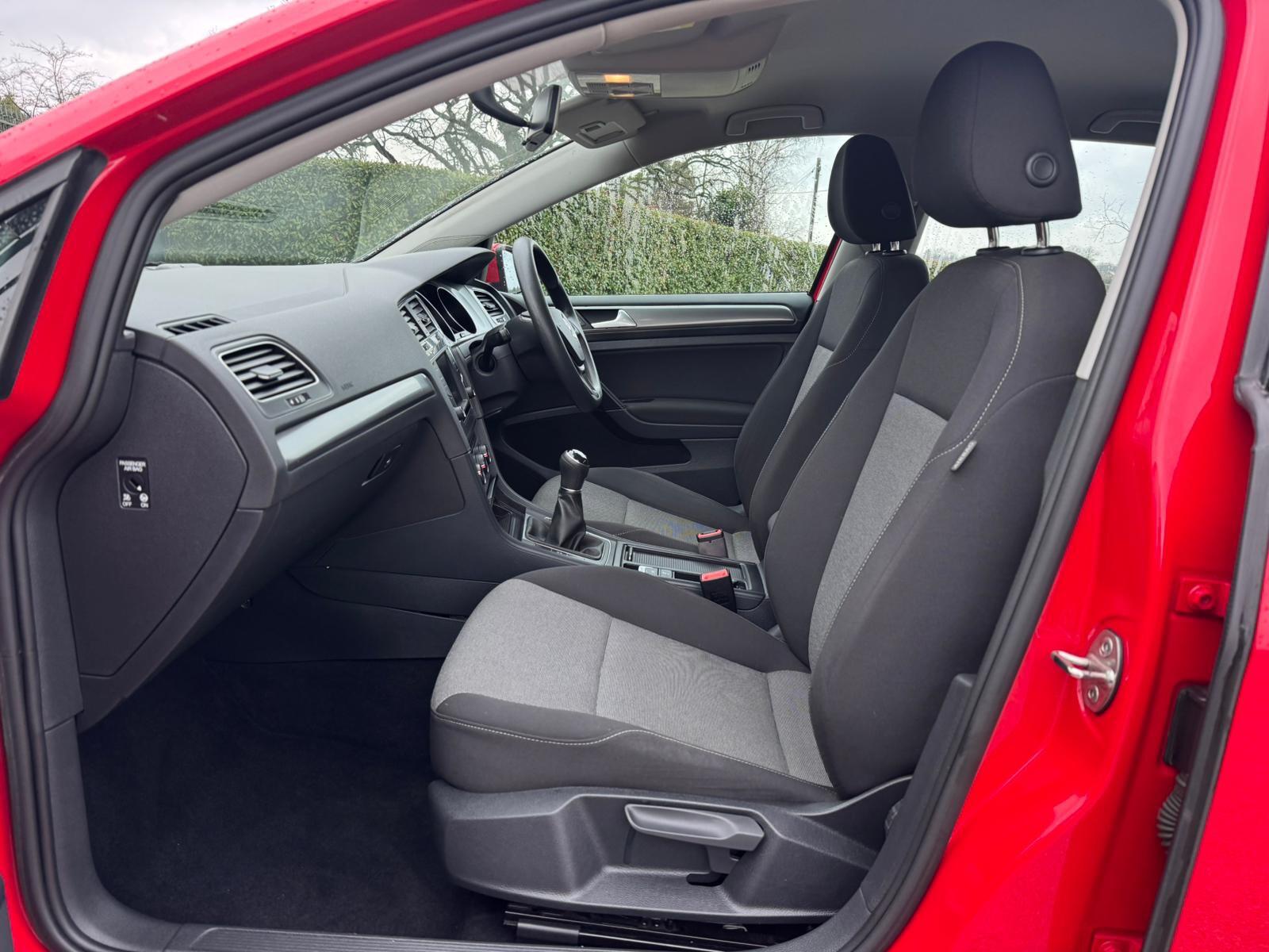2015 Volkswagen Golf image 21