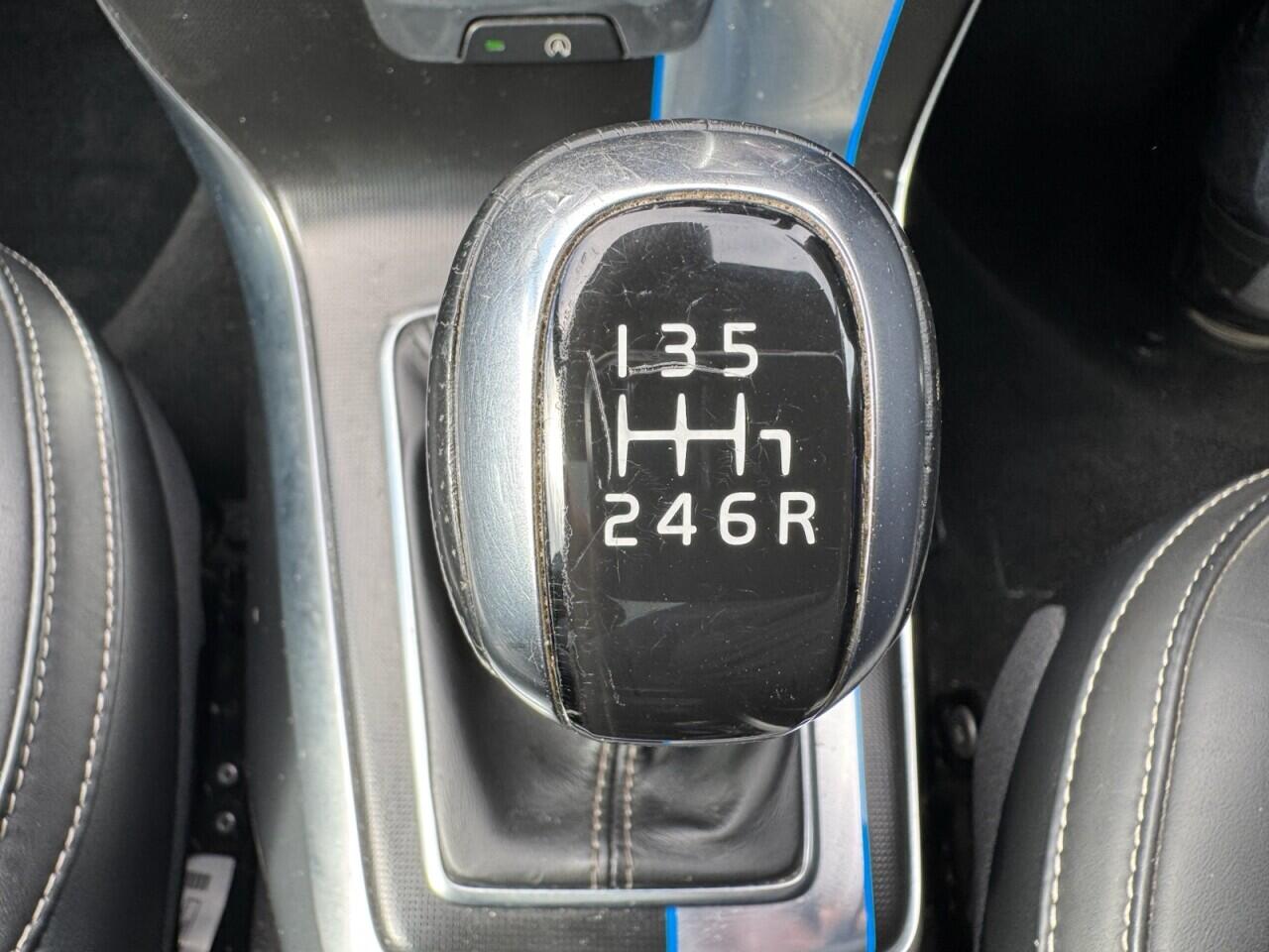 Volvo V40 view 13