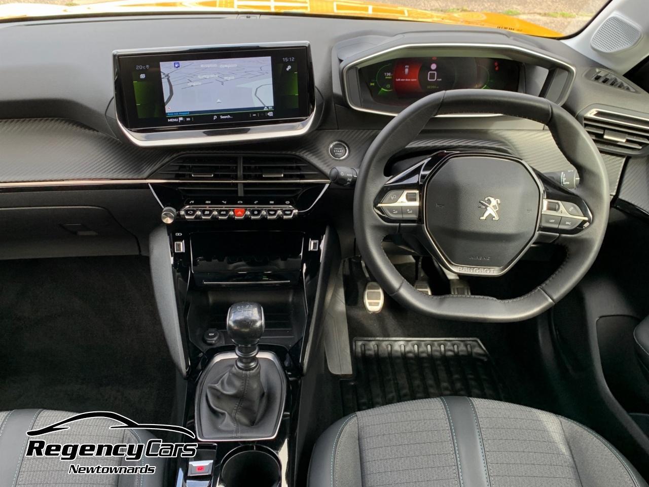 Peugeot 208 view 18