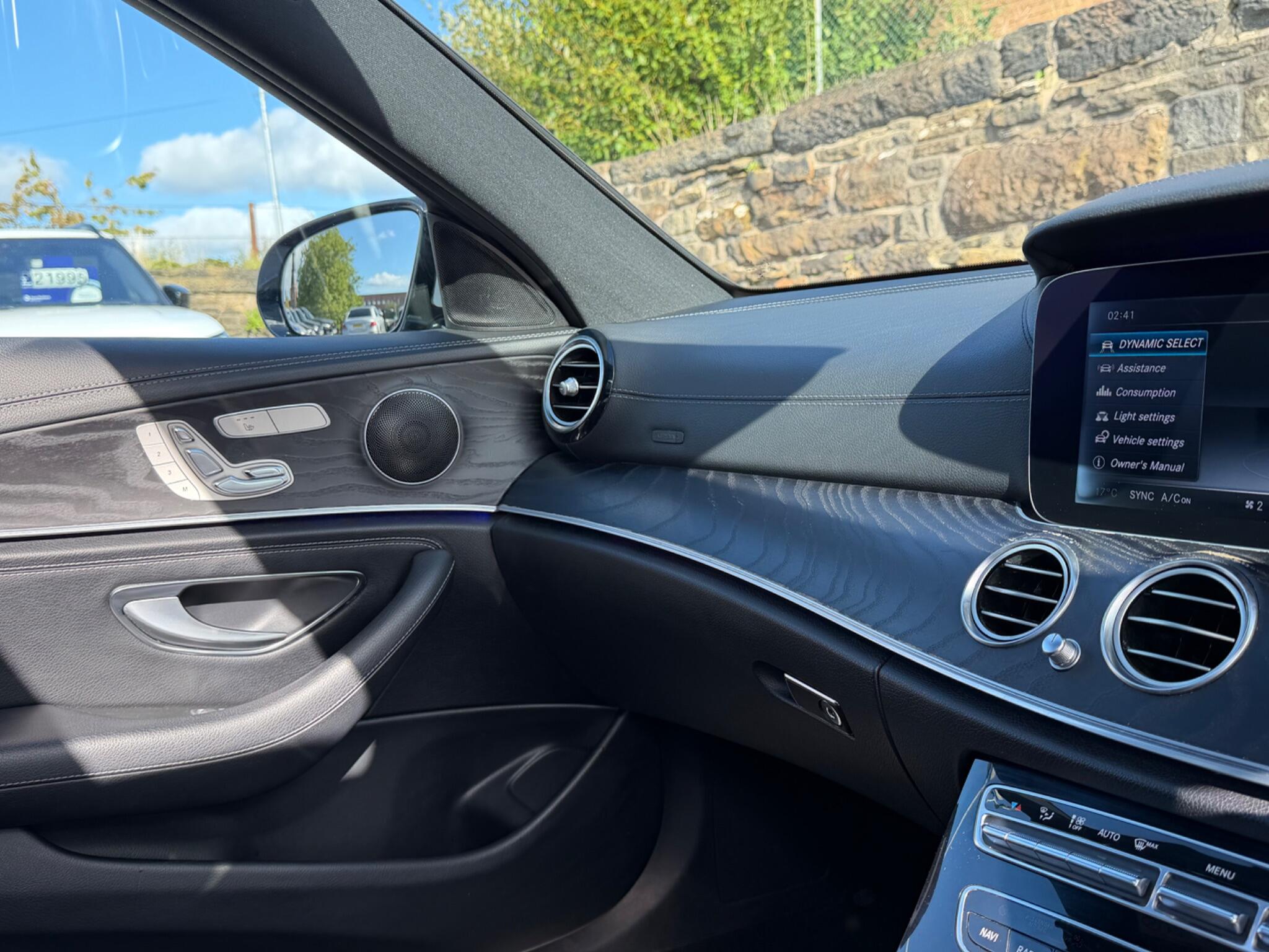 Mercedes-Benz E-Class view 52