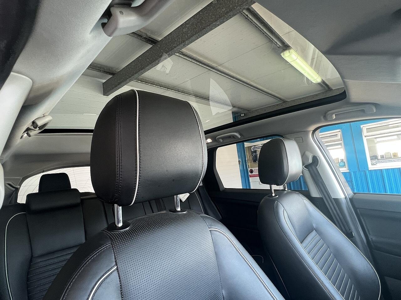 Land Rover Discovery Sport view 8