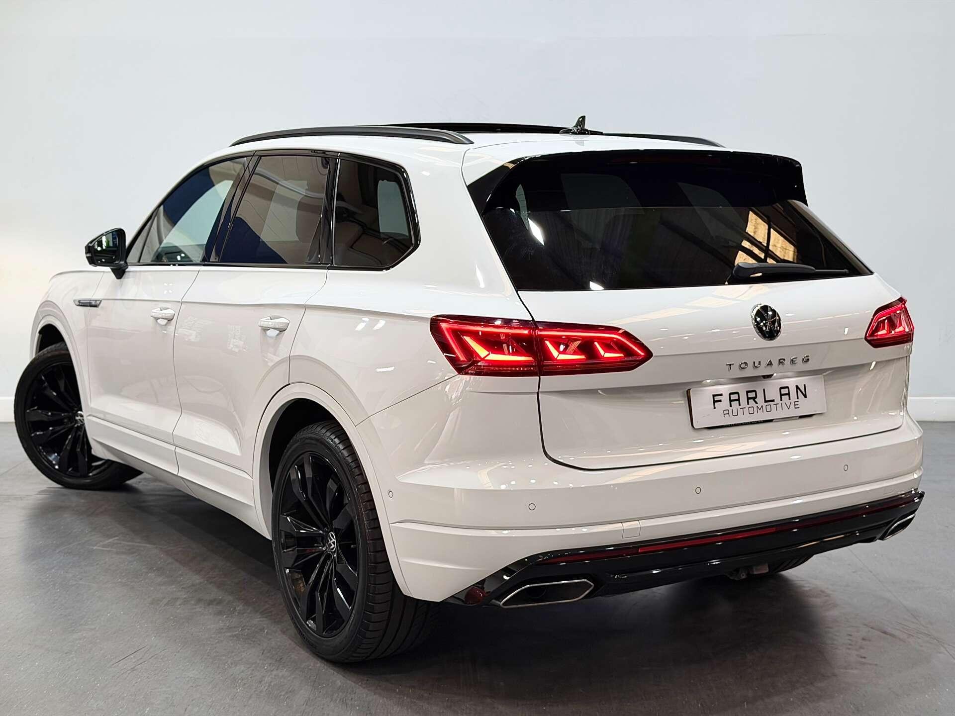 Volkswagen Touareg view 22