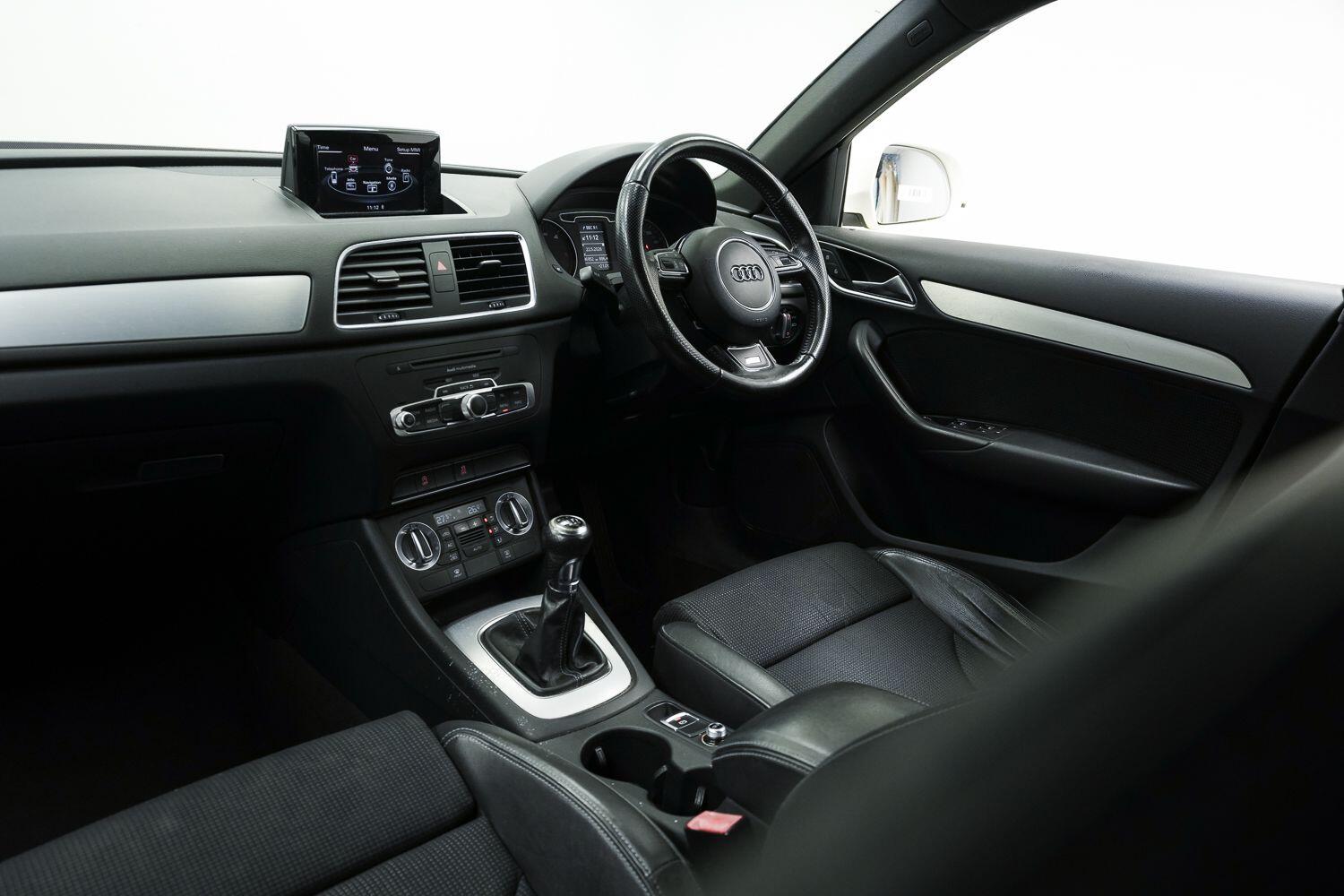 Audi Q3 view 19