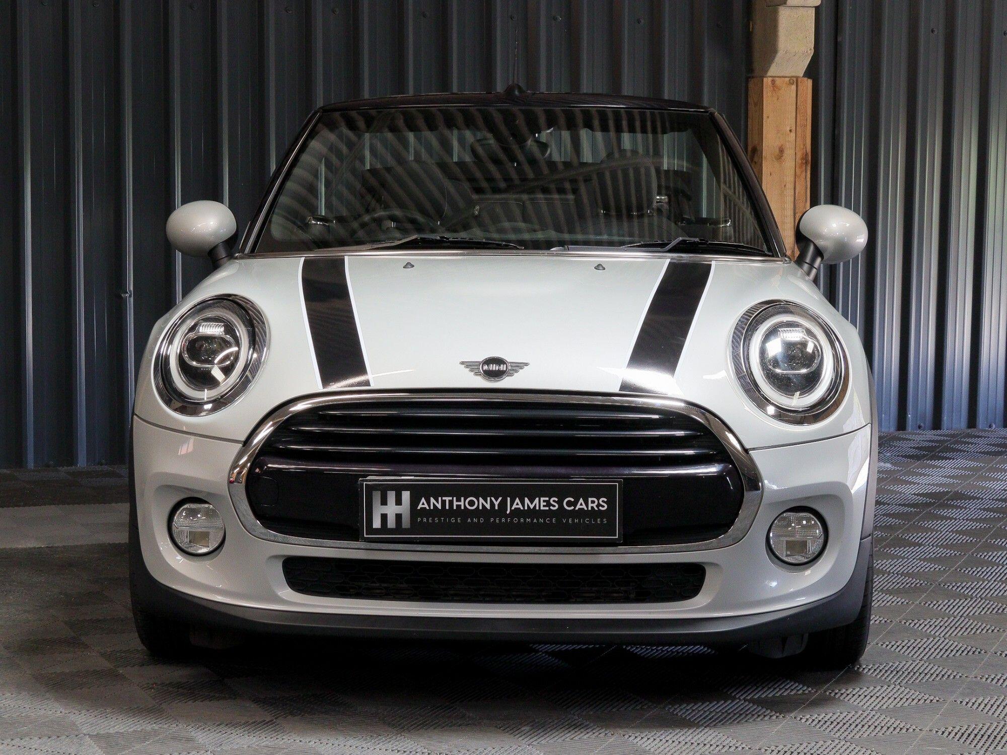 Mini Convertible view 24