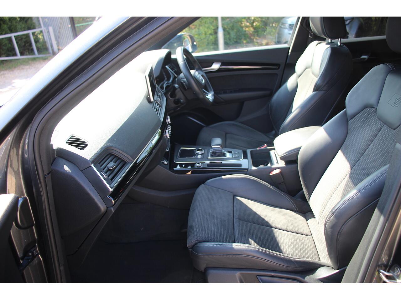 Audi Q5 view 16