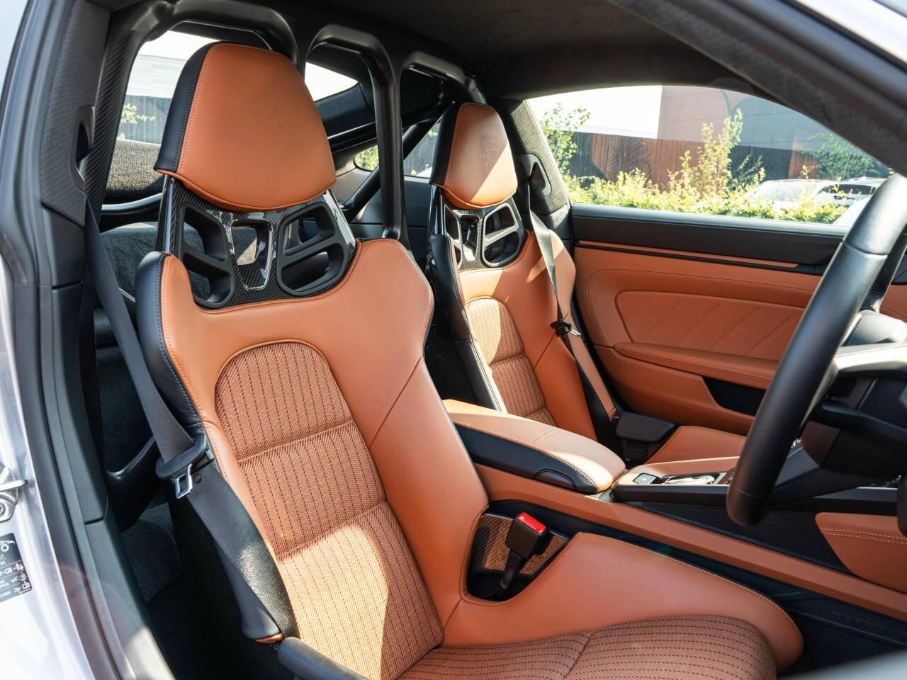 Porsche 911 view 5