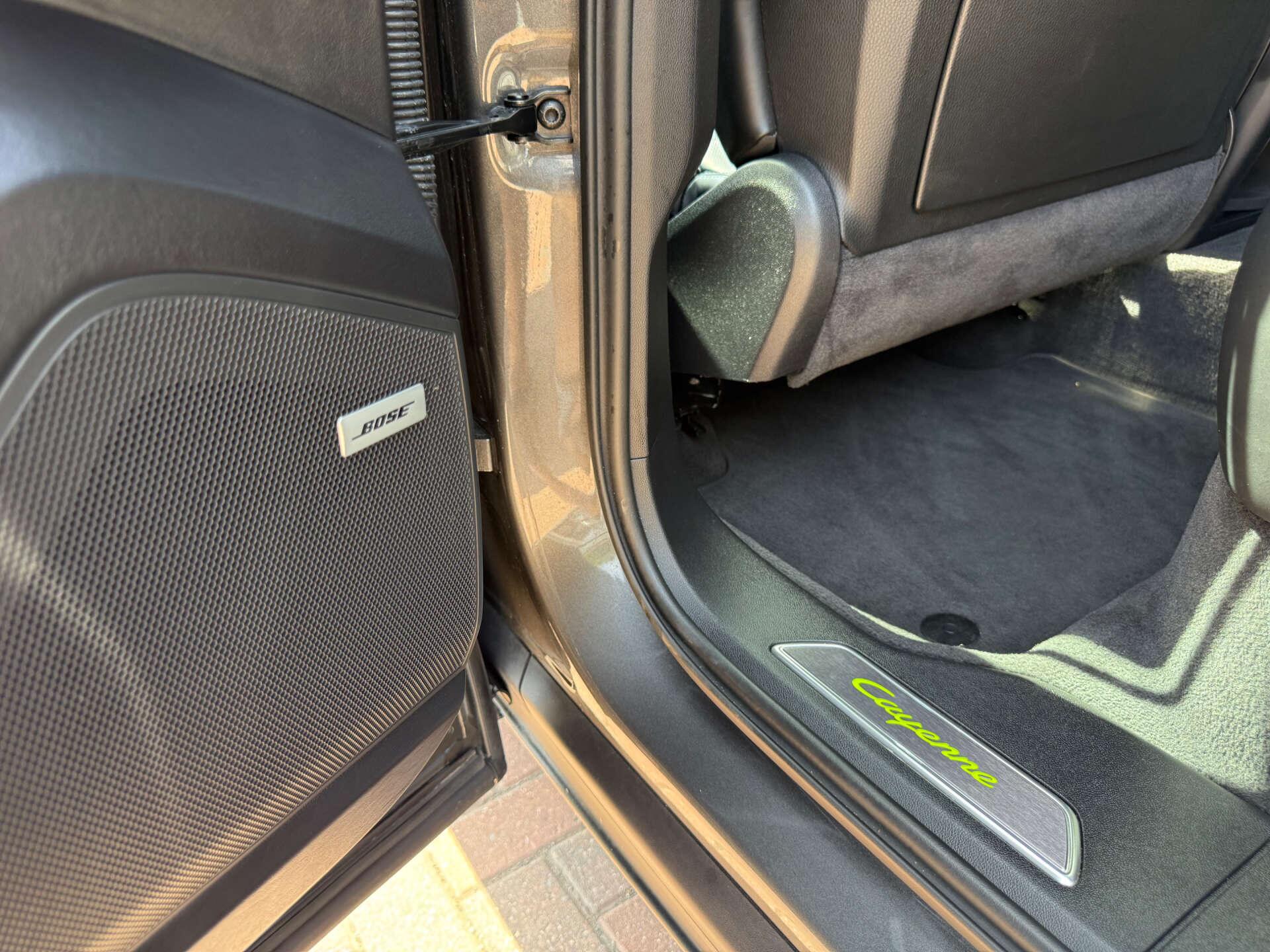 Porsche Cayenne view 75