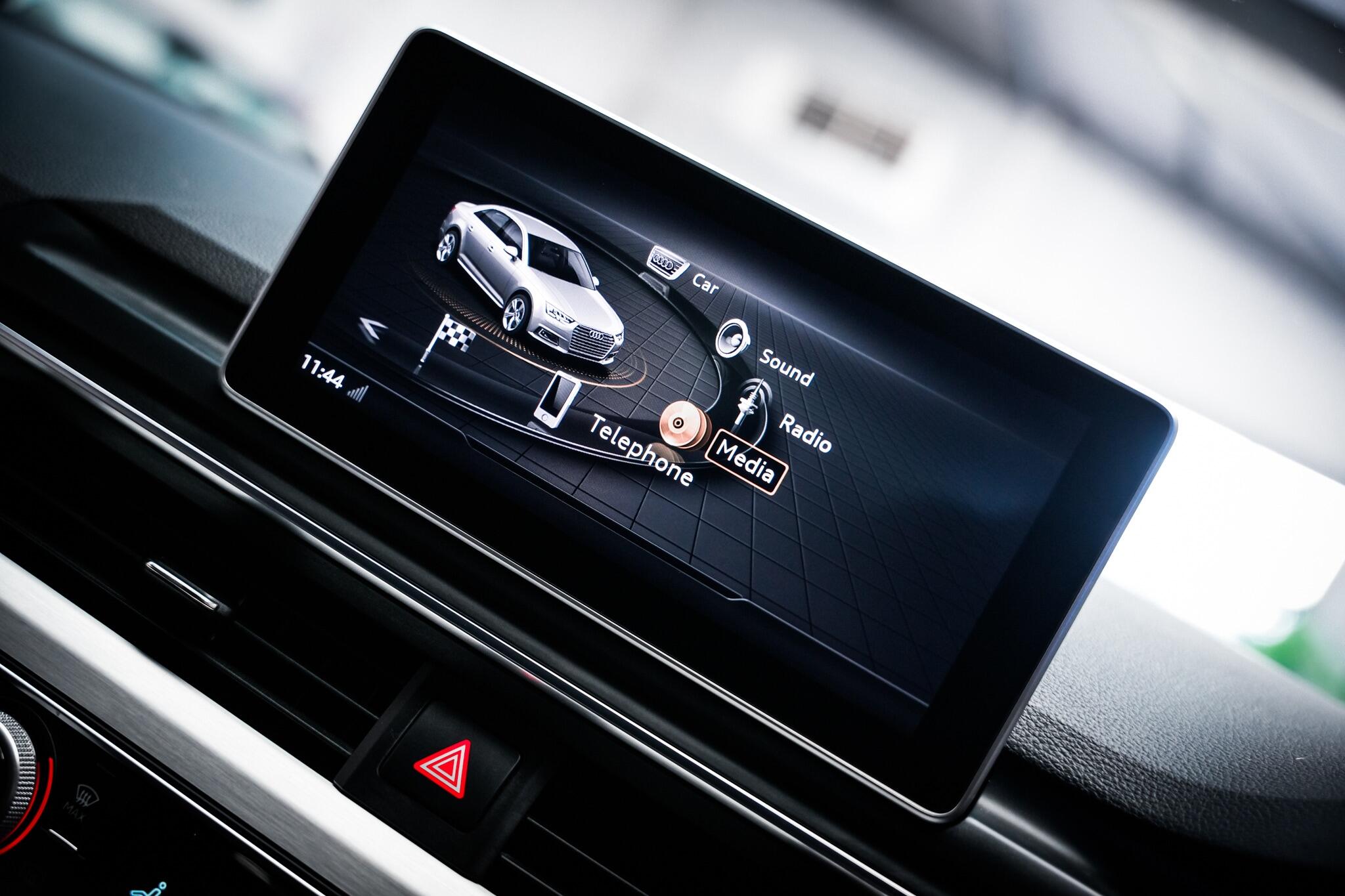 Audi S4 view 7