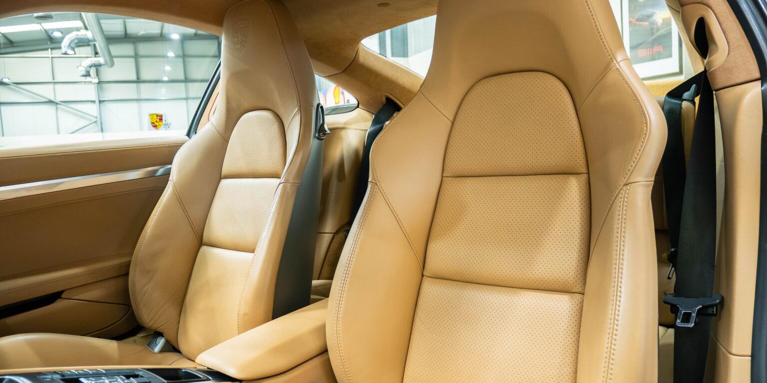 Porsche 911 view 19
