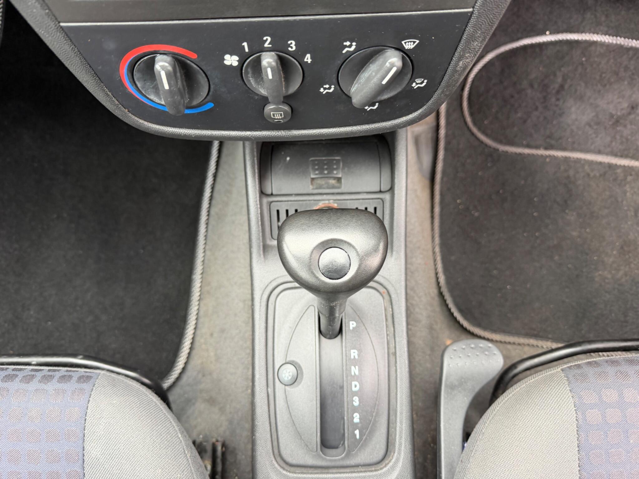 2002 Vauxhall Corsa image 17