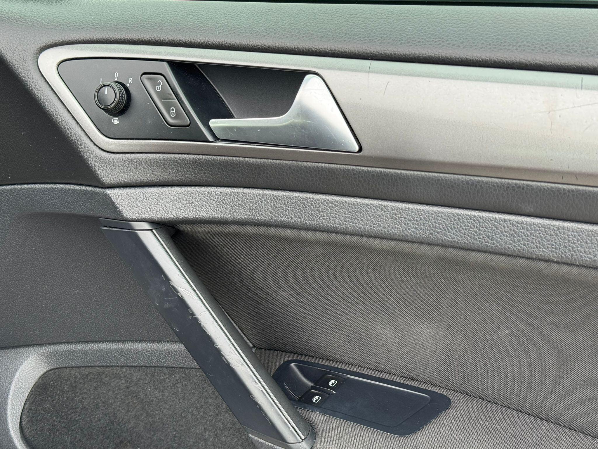 2013 Volkswagen Golf image 10